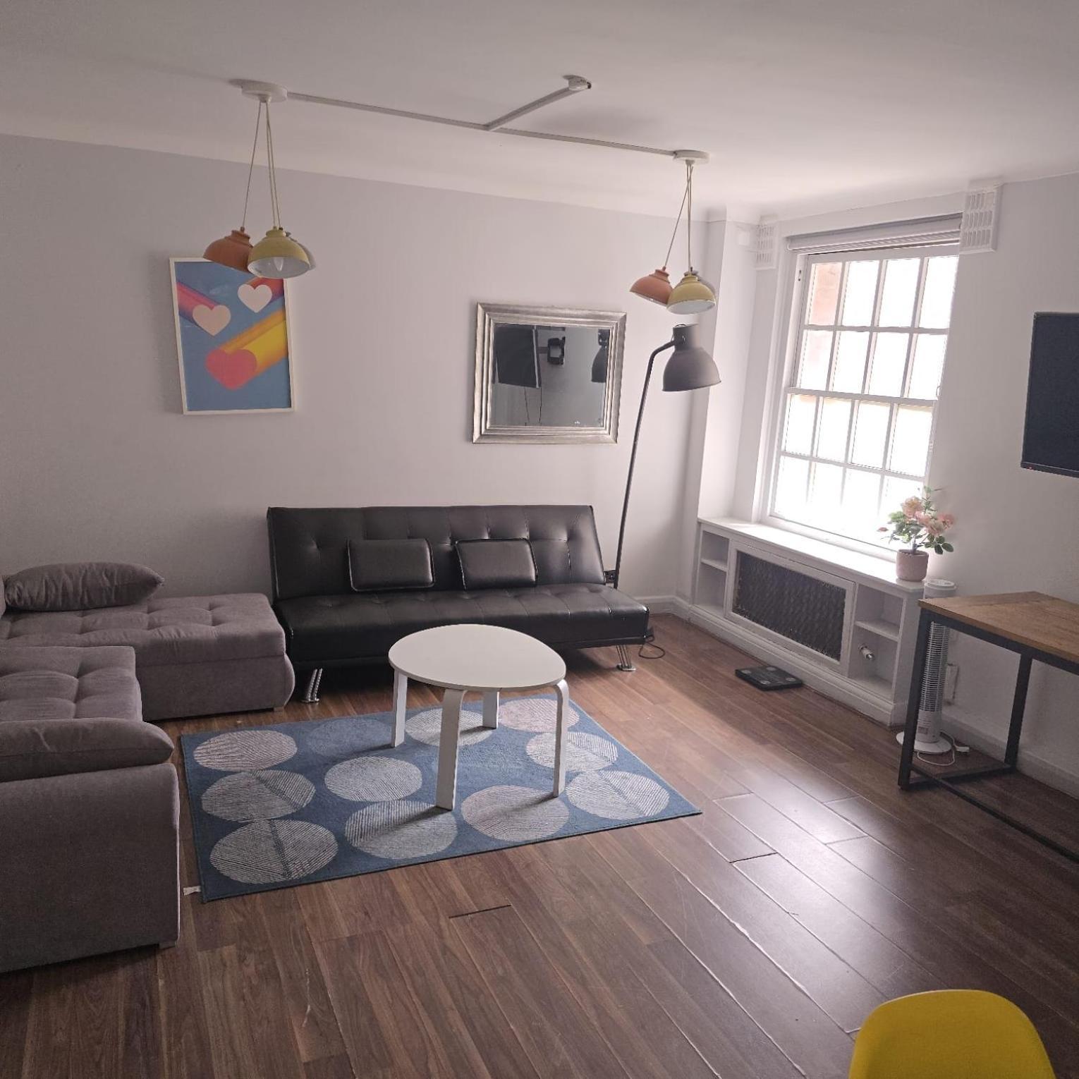 2 Bed Flat In * London