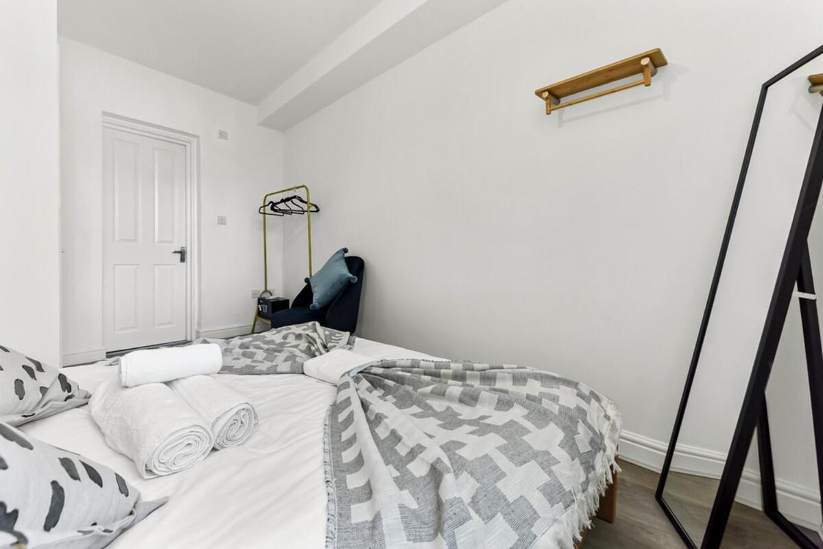 Charming 3br Flat With Ensuite Master And Balcony London