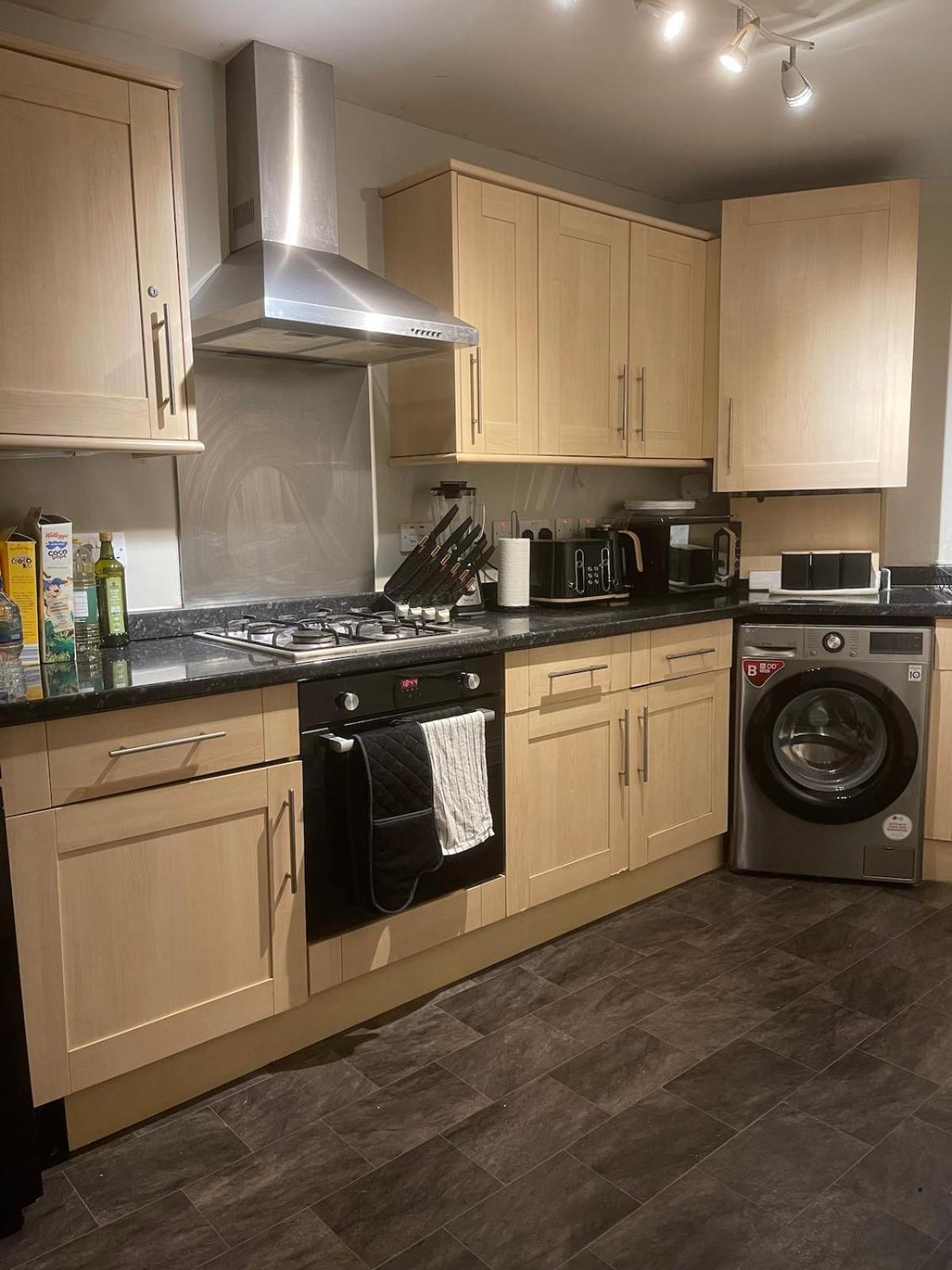 Apartment Lovely 2 Bedroom Flat With Free Parking And Wifi *