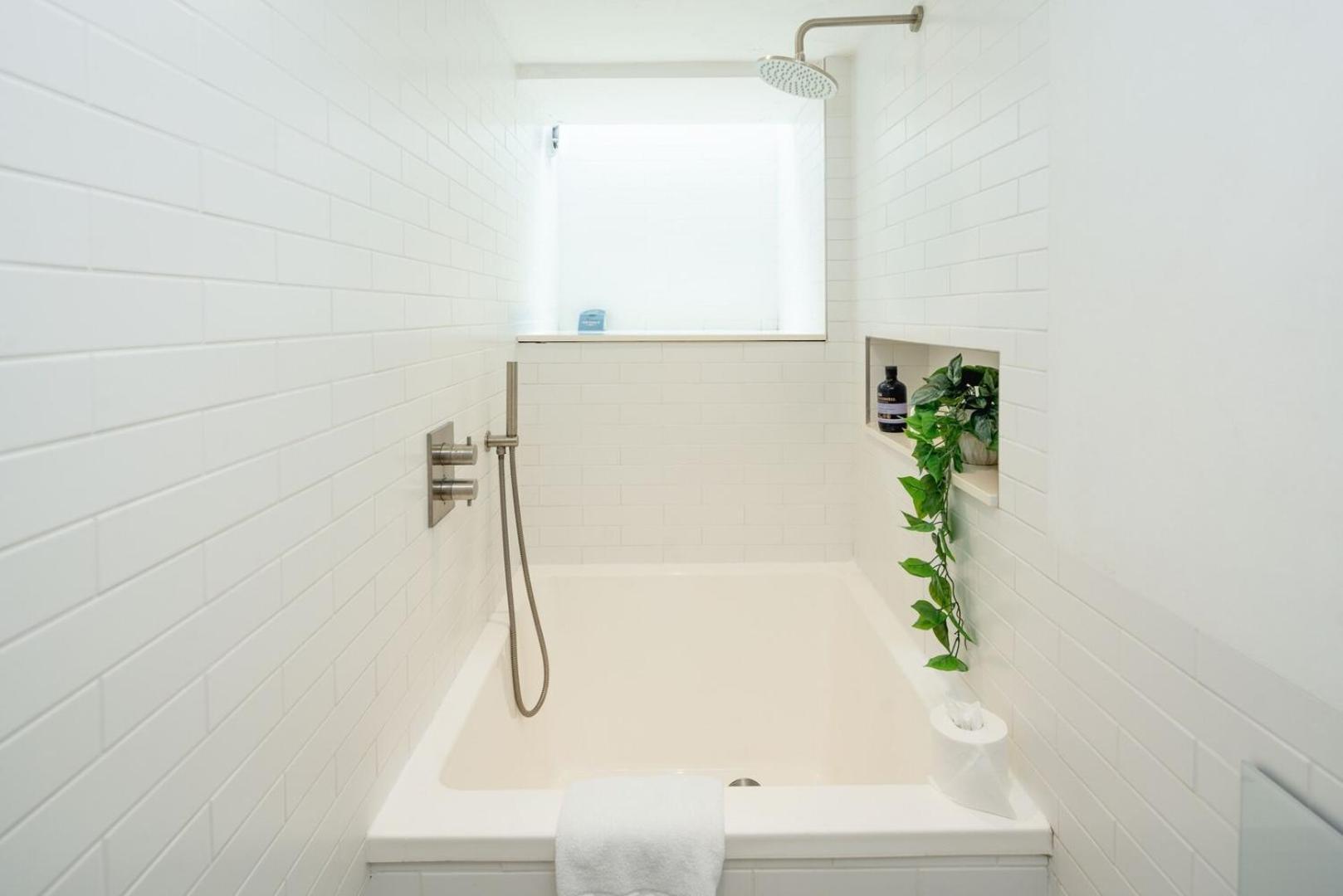 Chic 2bd Flat Opp. Earl's Court Station *