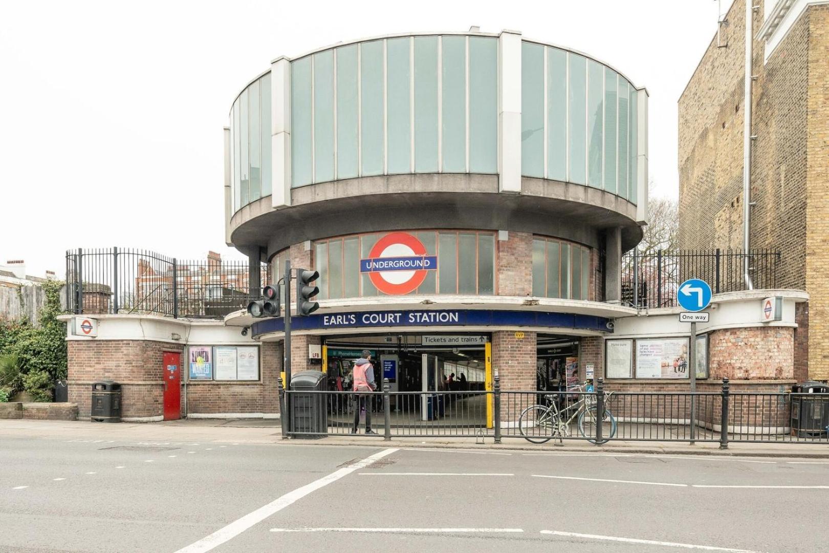 Apartment Chic 2bd Flat Opp. Earl's Court Station London