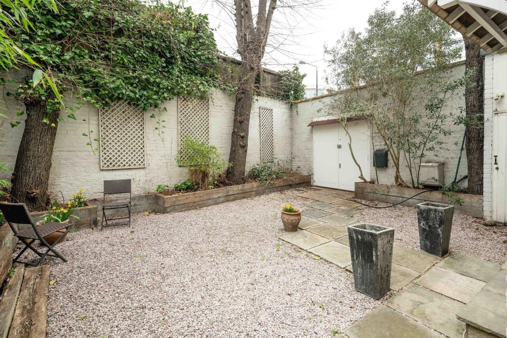 Apartment Chic 2bd Flat Opp. Earl's Court Station *