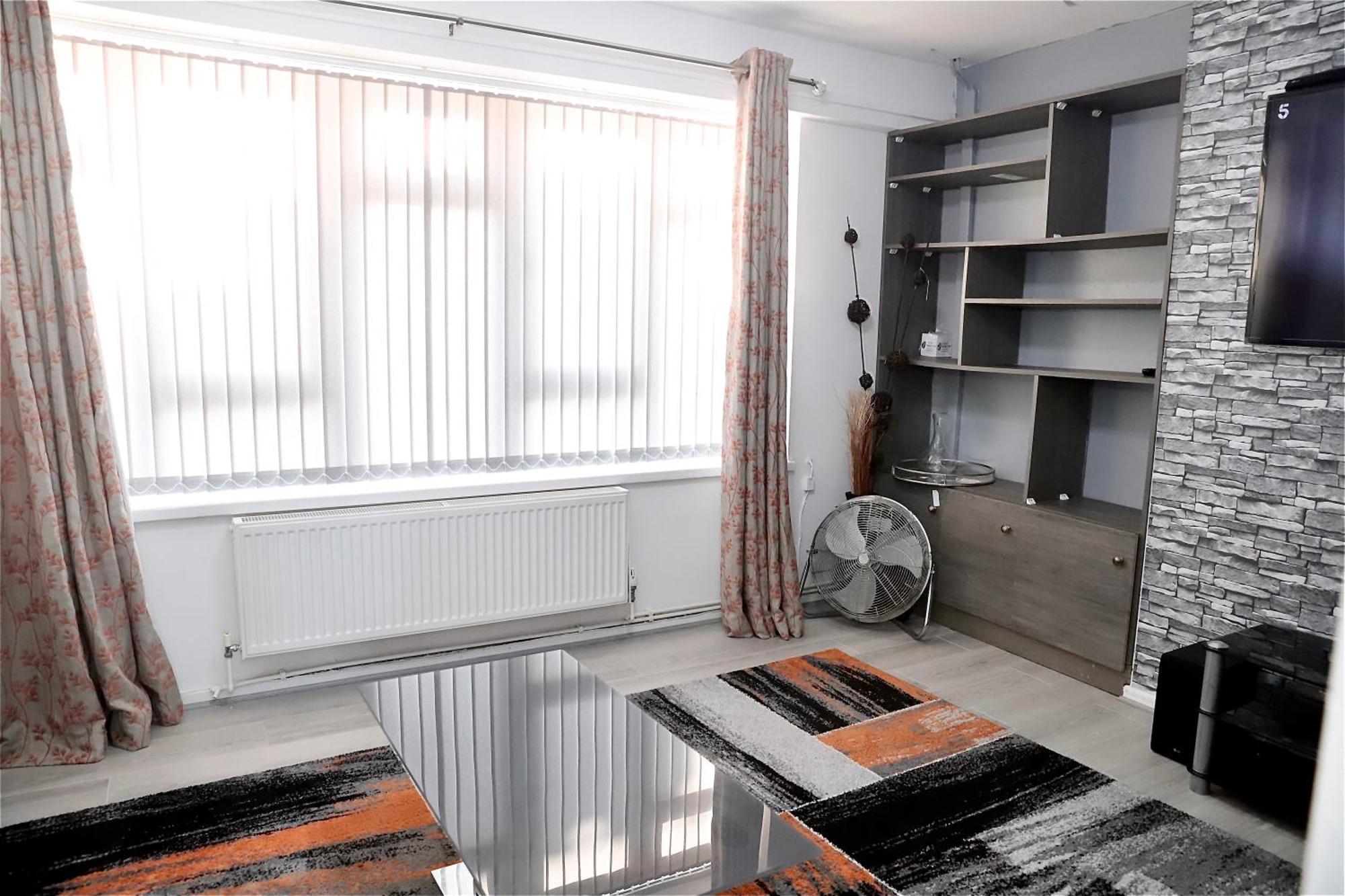 Maitland Luxury 2 Bedroom Greenwich With Good Living Space Sleeps 5 Guest- 1 Minute From Greenwich Dlr Station Apartment