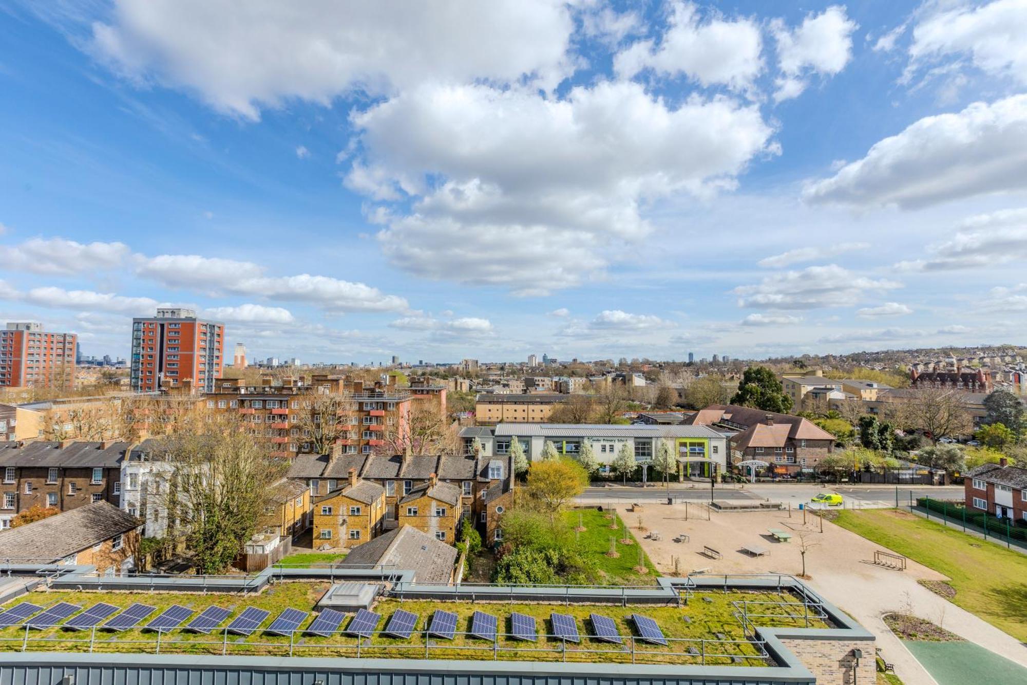 Magnificent New Cross 2br Penthouse With Balcony And Views Appartement Londen