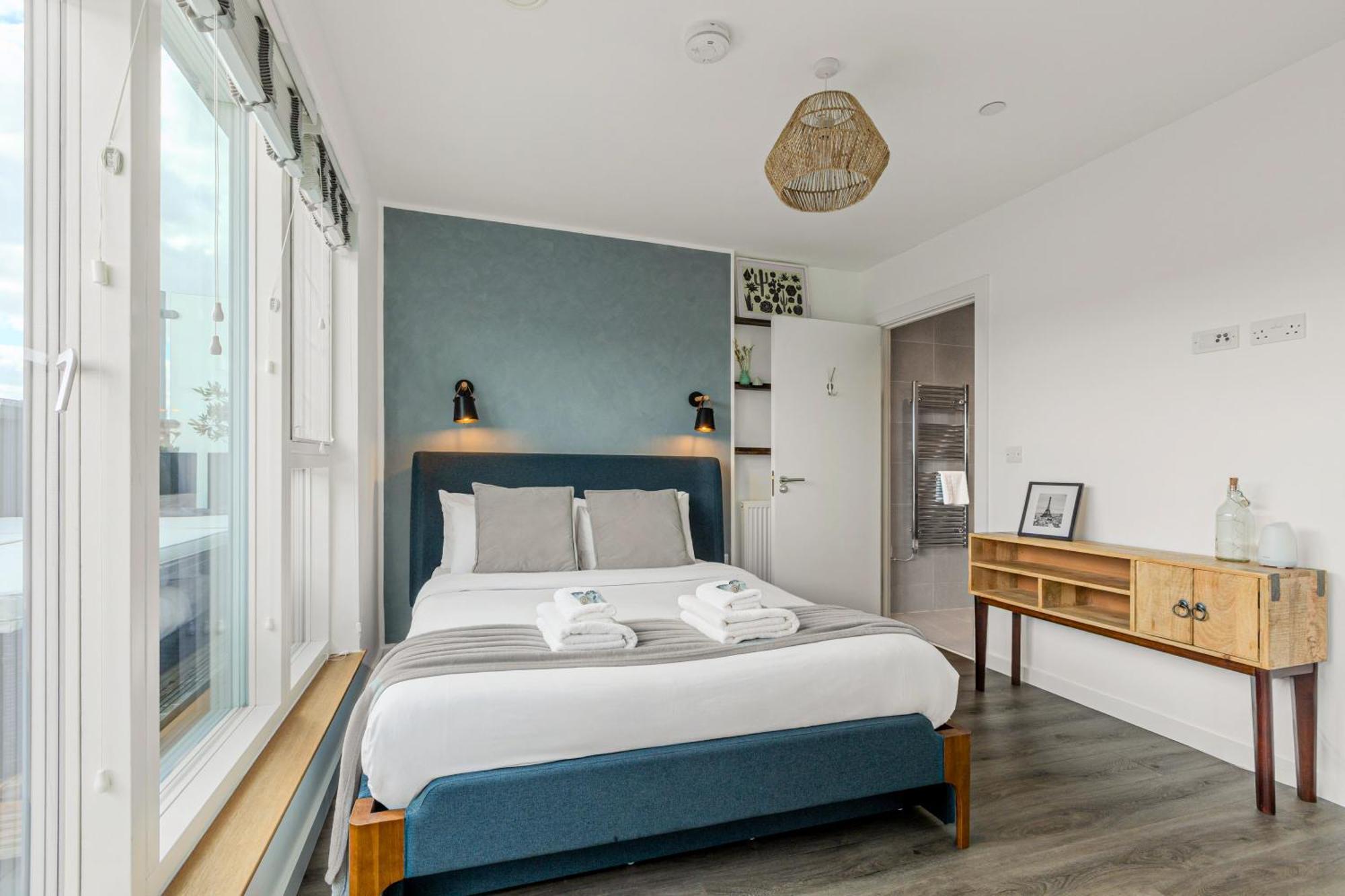 Magnificent New Cross 2br Penthouse With Balcony And Views * London