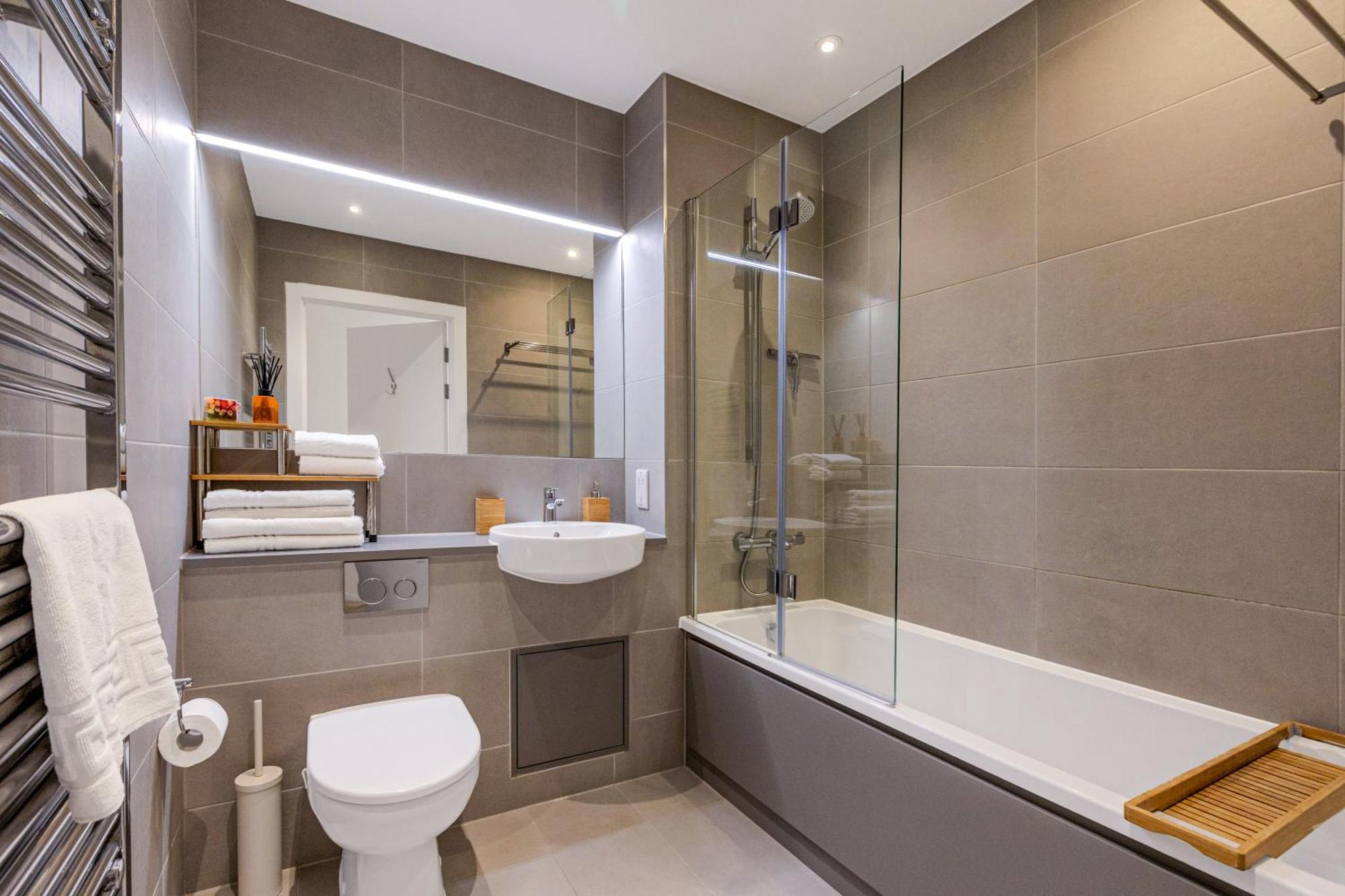 Magnificent New Cross 2br Penthouse With Balcony And Views Appartement
