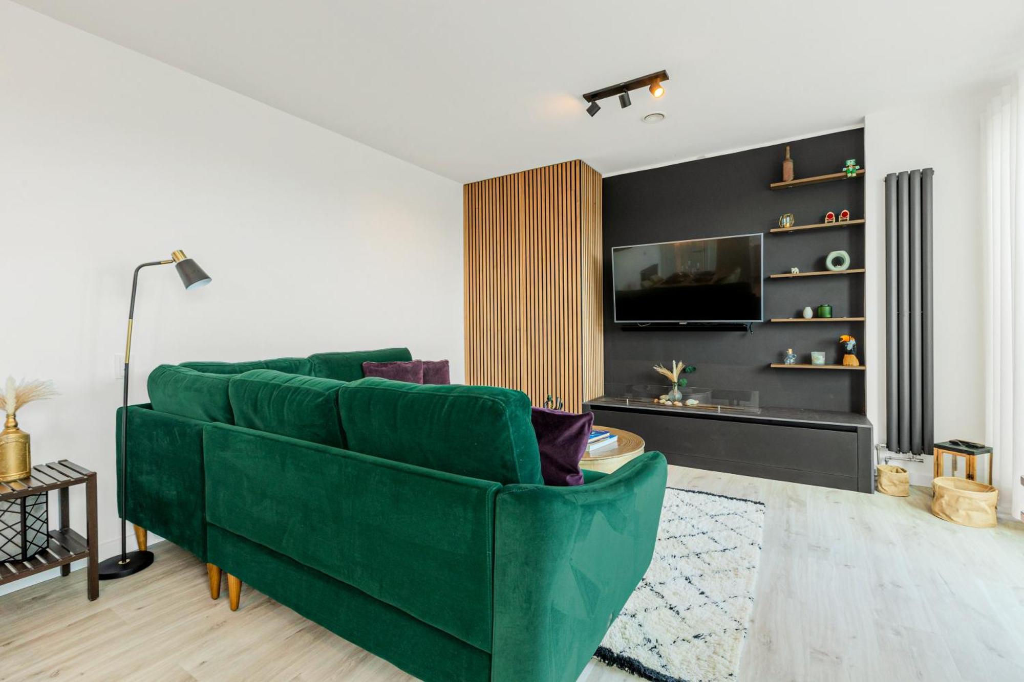 Magnificent New Cross 2br Penthouse With Balcony And Views Apartment London