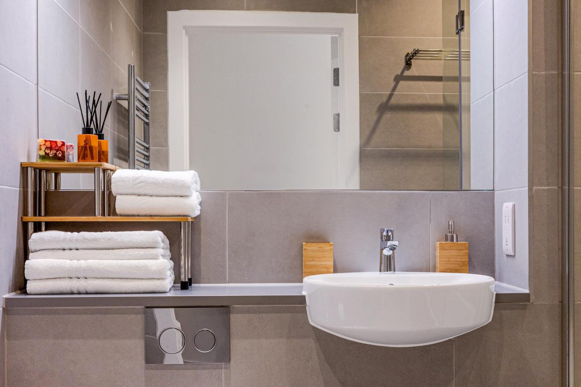 Magnificent New Cross 2br Penthouse With Balcony And Views Apartment *