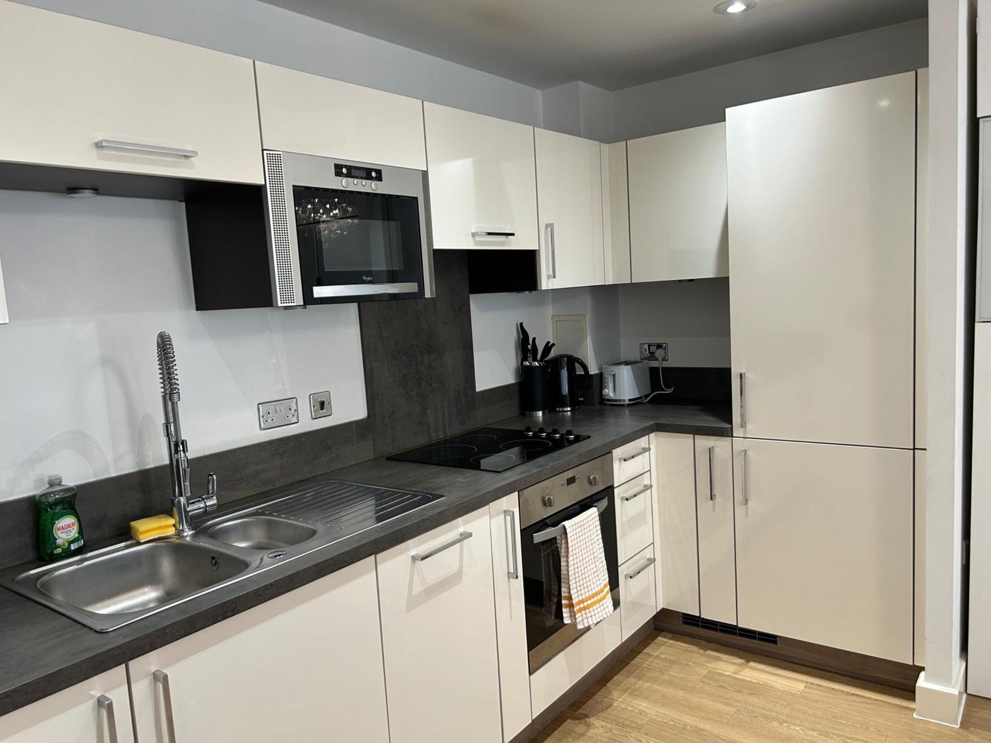 1-Bed Apt Sleeps 4 Central To Shops & Transport Apartamento