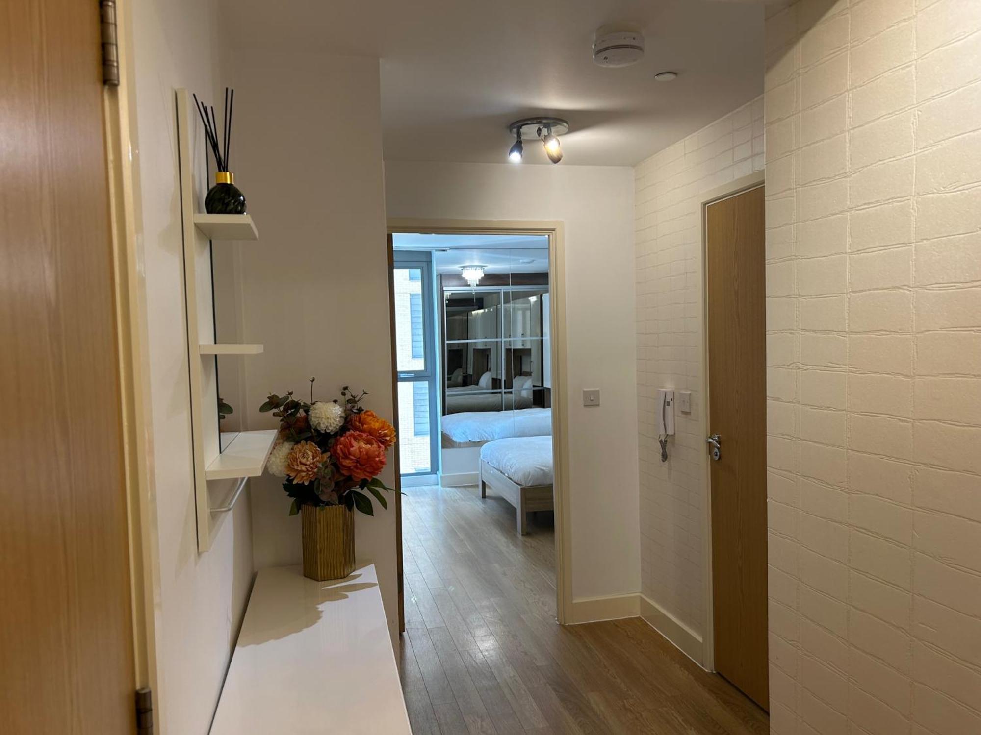 Apartamento 1-Bed Apt Sleeps 4 Central To Shops & Transport