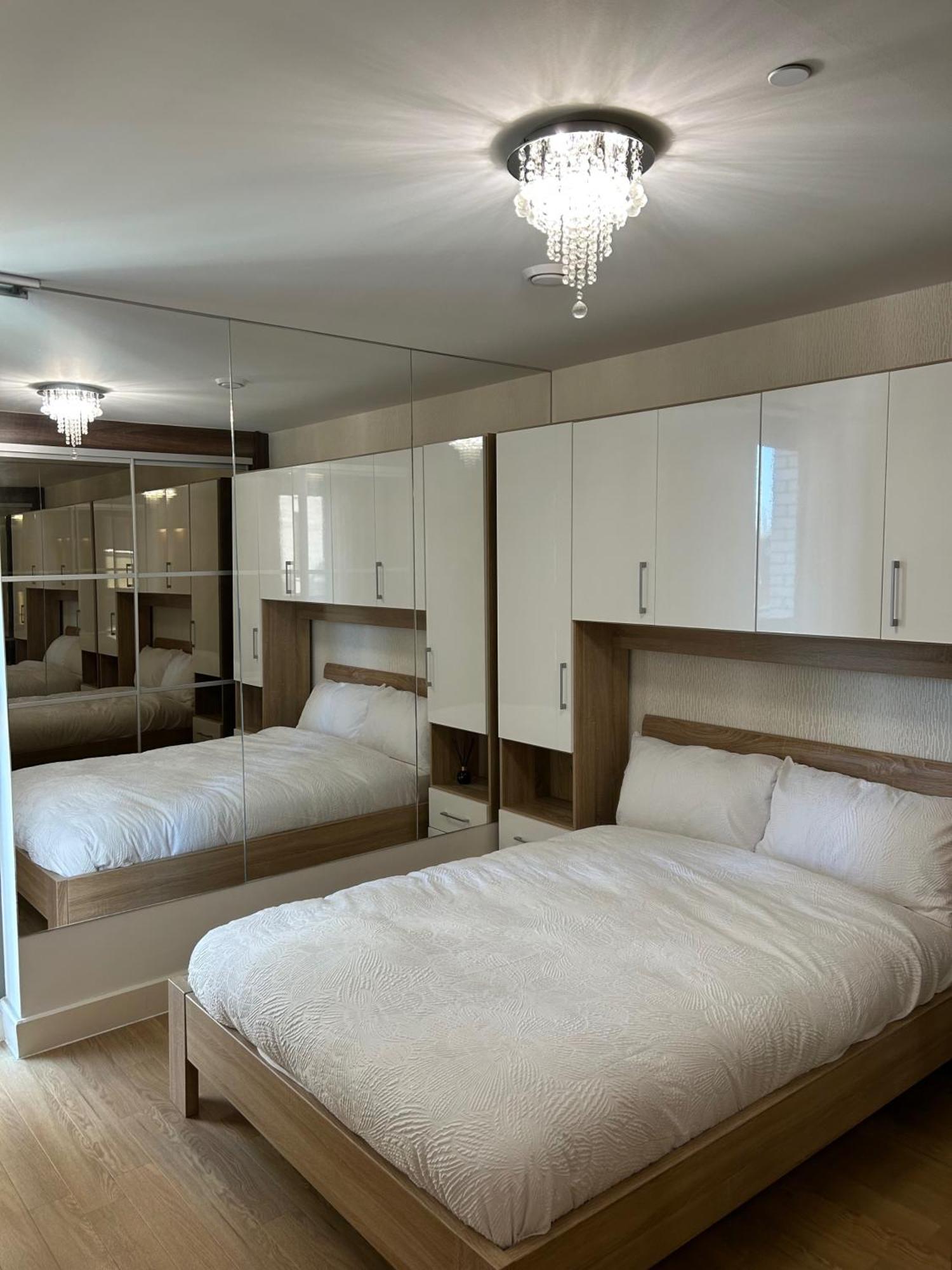 1-Bed Apt Sleeps 4 Central To Shops & Transport Apartamento *
