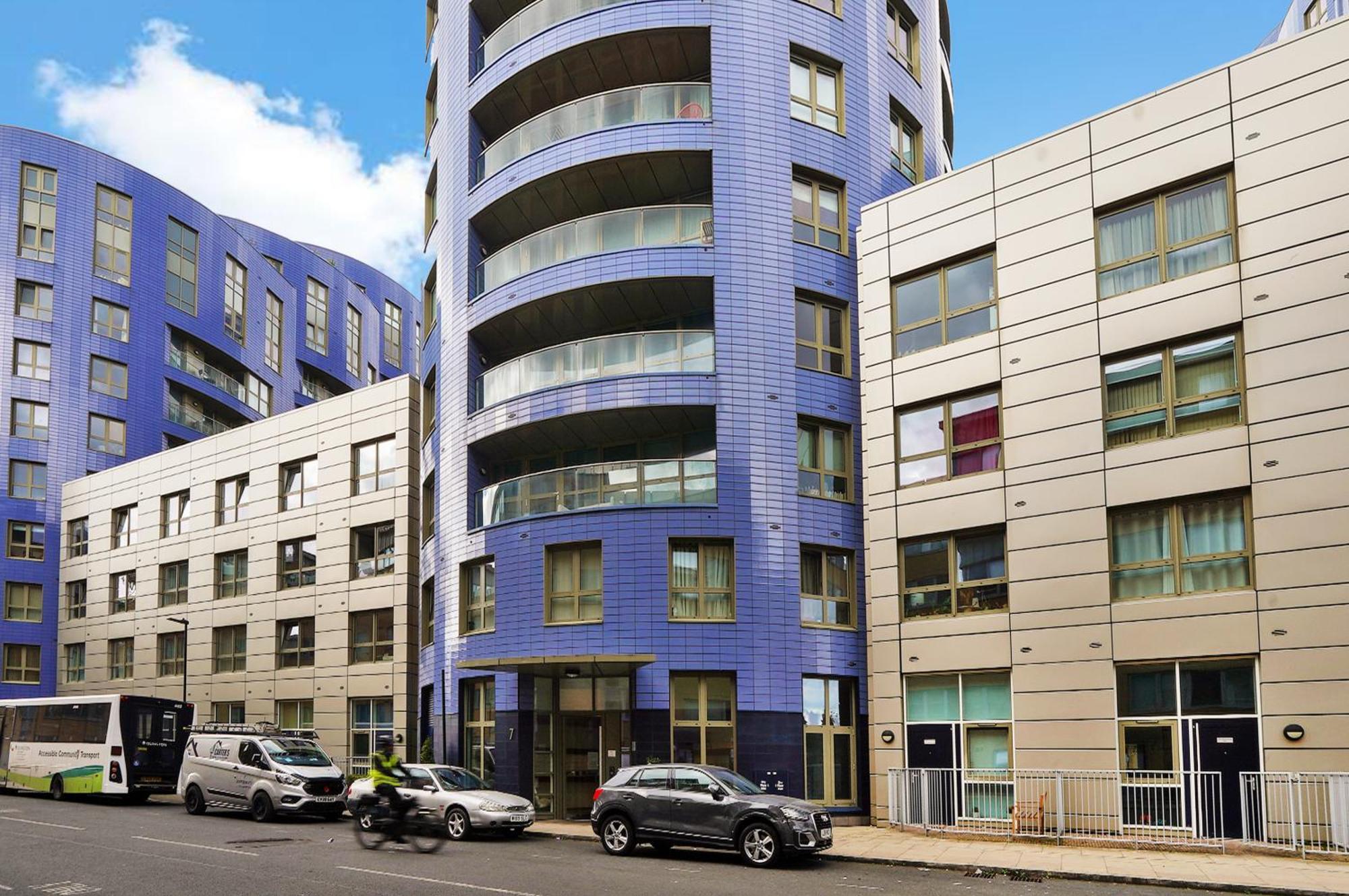 Modern 2-bedroom Flat Near Emirates Stadium - * London