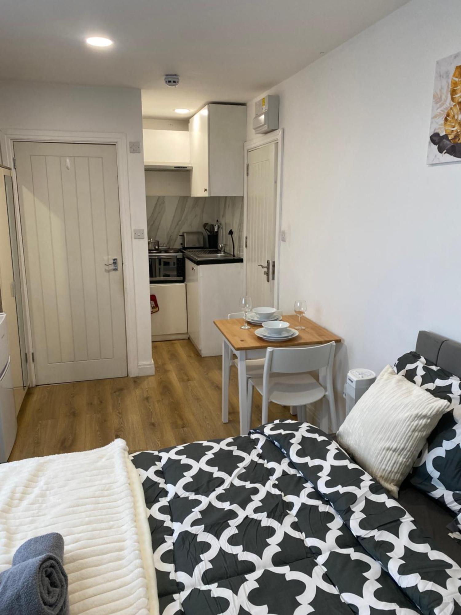 Comfy Private Wembley Stadium 6 Minutes Away Homestay London