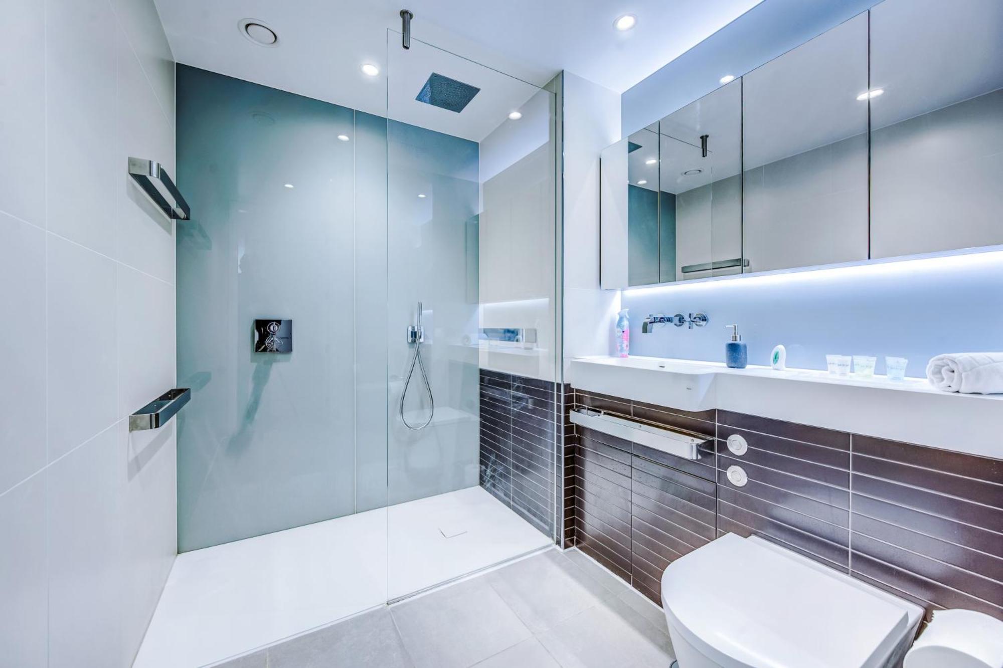 Apartment Pristine In Battersea By 53 Degrees Property, Ideal For Long Term Stays! London