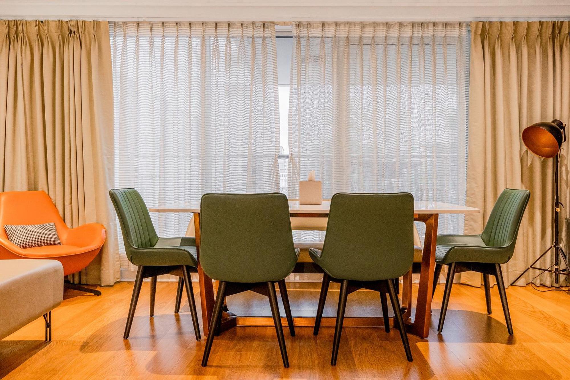 Upscale 3br W Balcony, 3min Railway Station Londres
