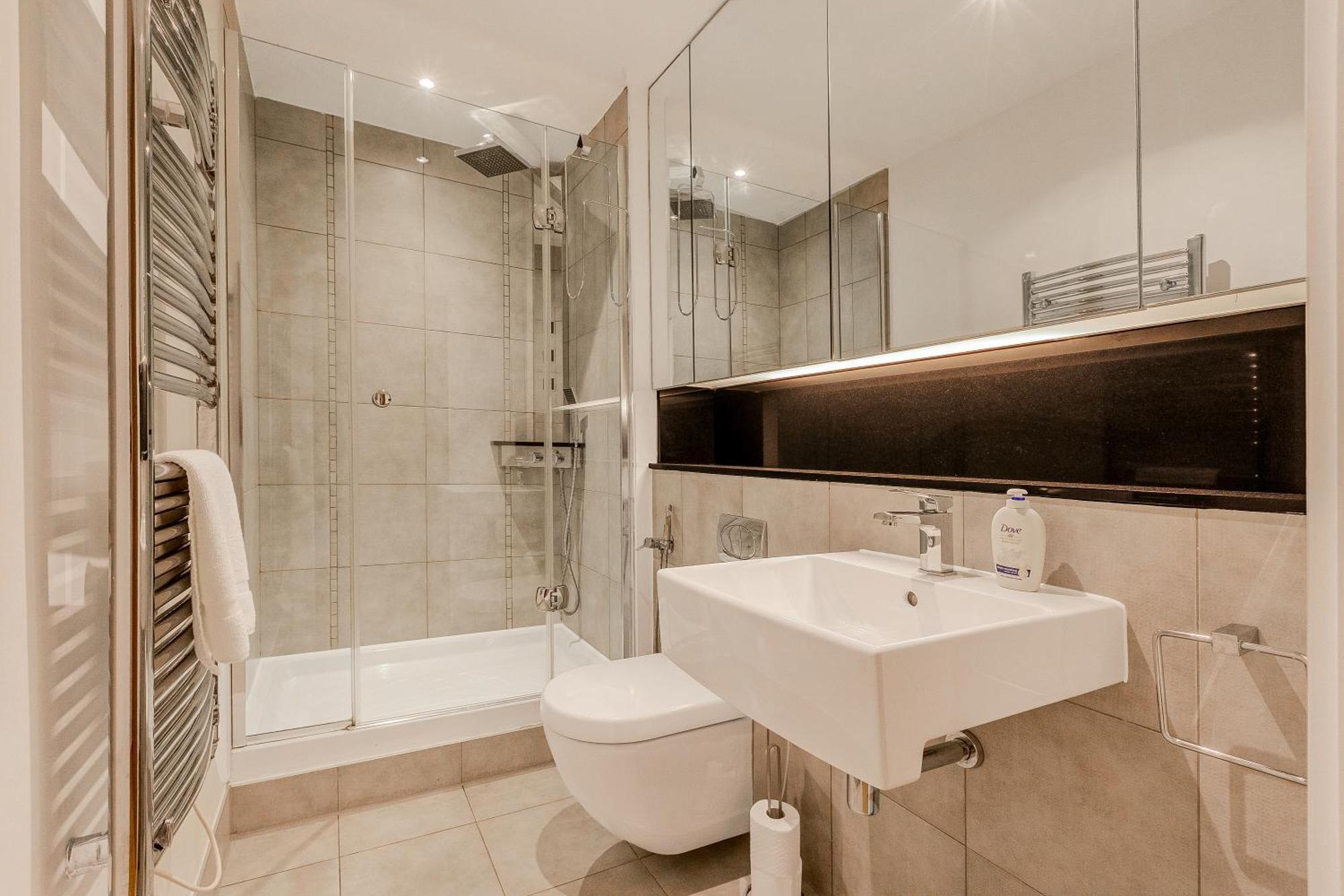 Upscale 3br W Balcony, 3min Railway Station * Londres
