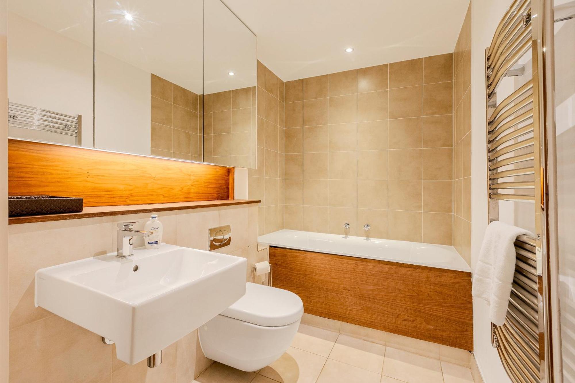 Upscale 3br W Balcony, 3min Railway Station * Londres