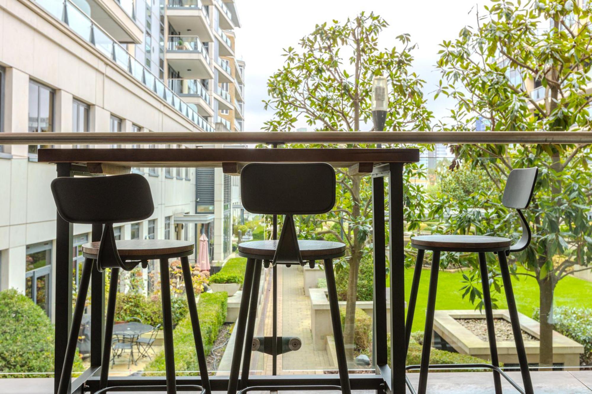 Upscale 3br W Balcony, 3min Railway Station Apartamento *