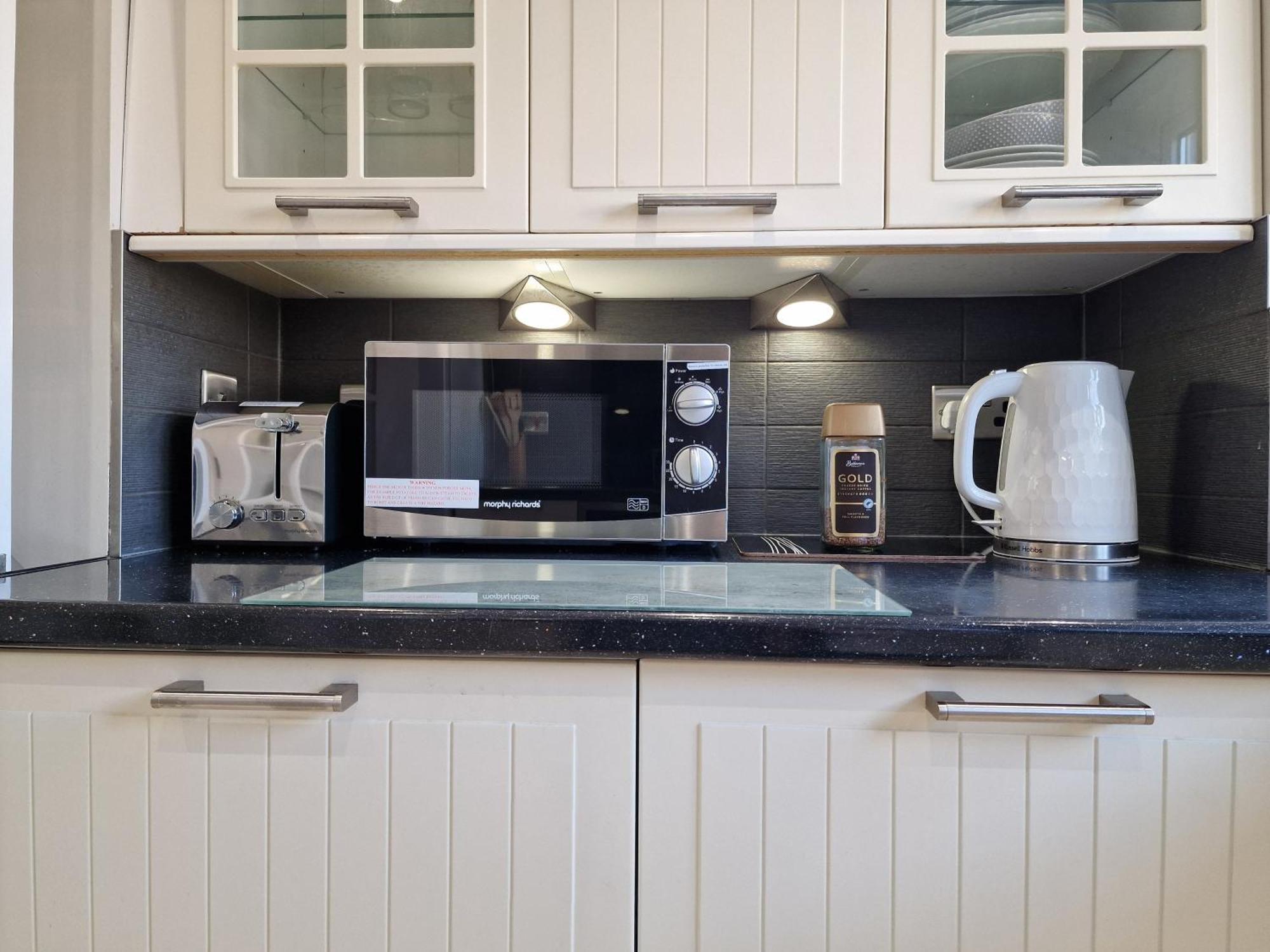 2 Bed Close To * London