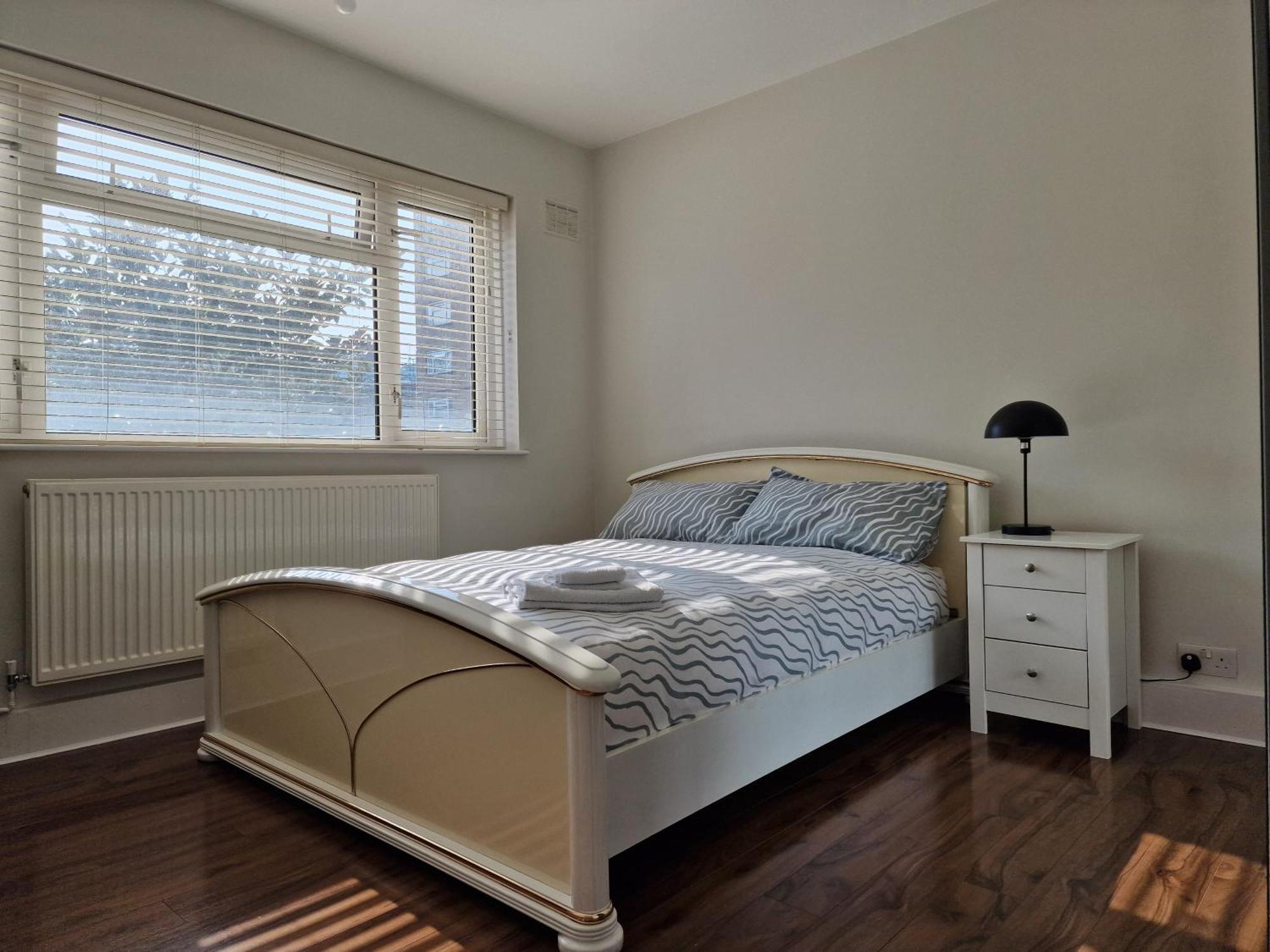 2 Bed Close To Apartment