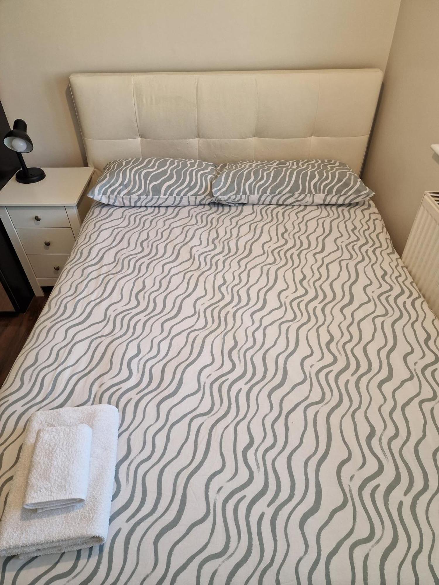 2 Bed Close To Apartment *