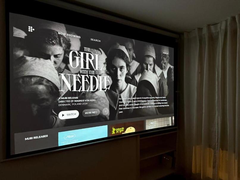 Chic Marble Arch With 100 Inch Cinema & Premium Mattress, By The Design Traveller * London