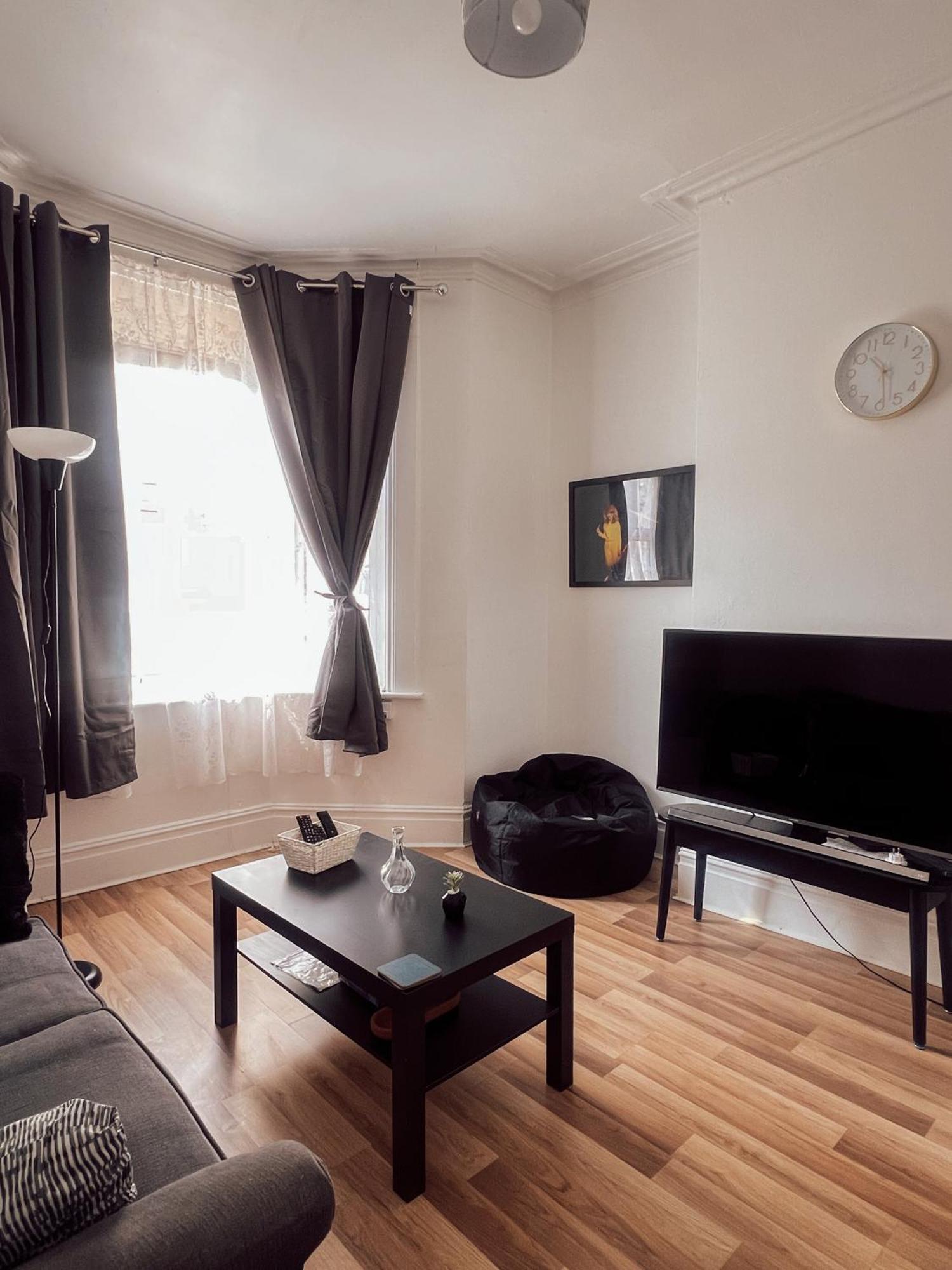 Big 1-bed Flat Elephant & Castle * London