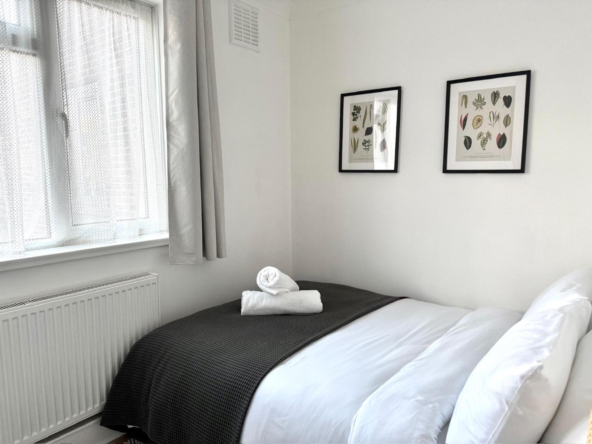 Apartment Your Cosy Get-away 5 Minutes From Canning Town Station, Near Excel & O2 *