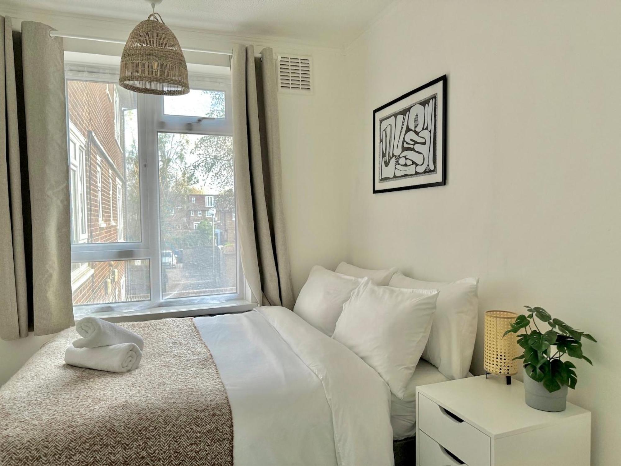 Your Cosy Get-away 5 Minutes From Canning Town Station, Near Excel & O2 Apartment