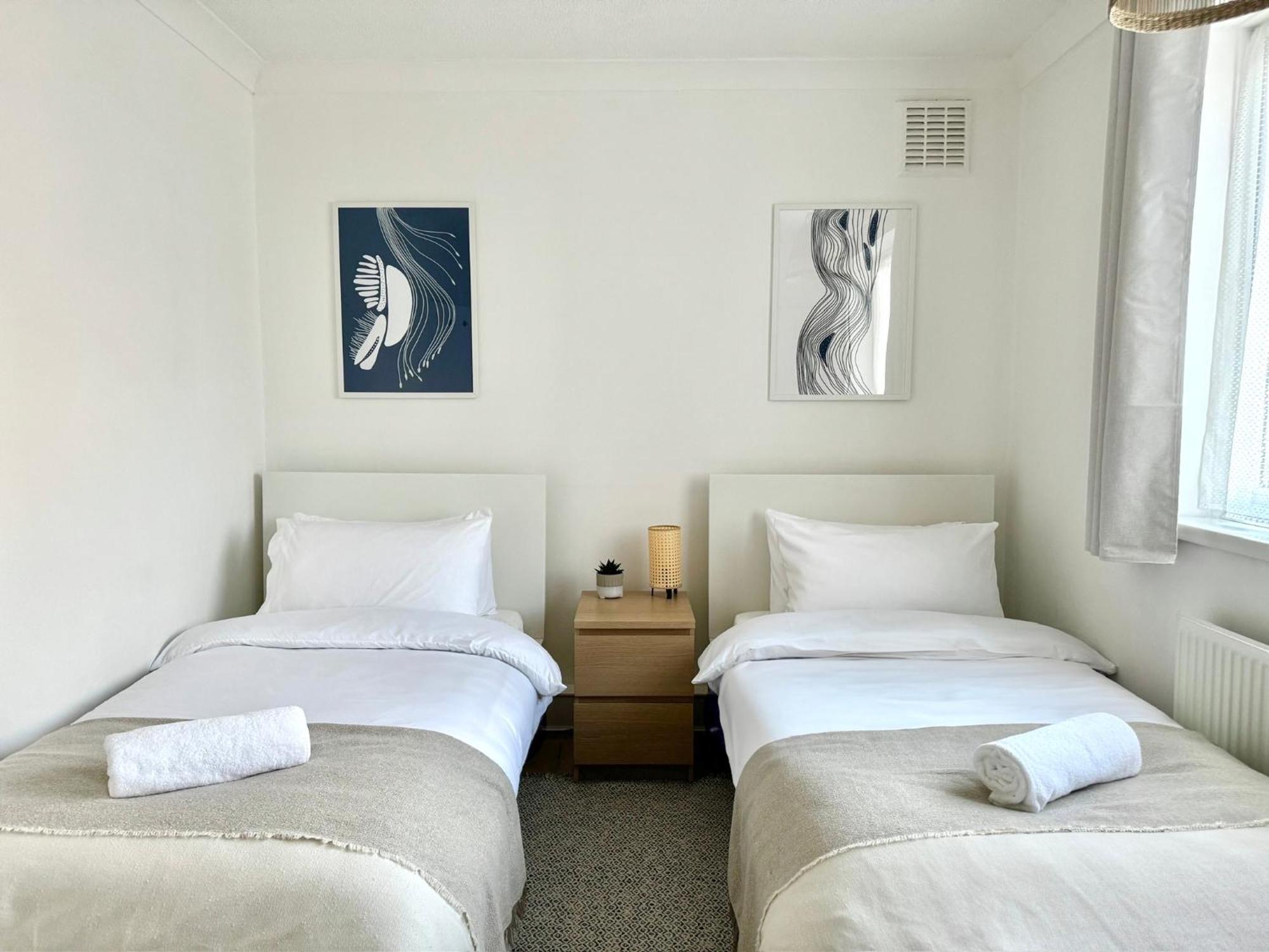 Apartment Your Cosy Get-away 5 Minutes From Canning Town Station, Near Excel & O2 London