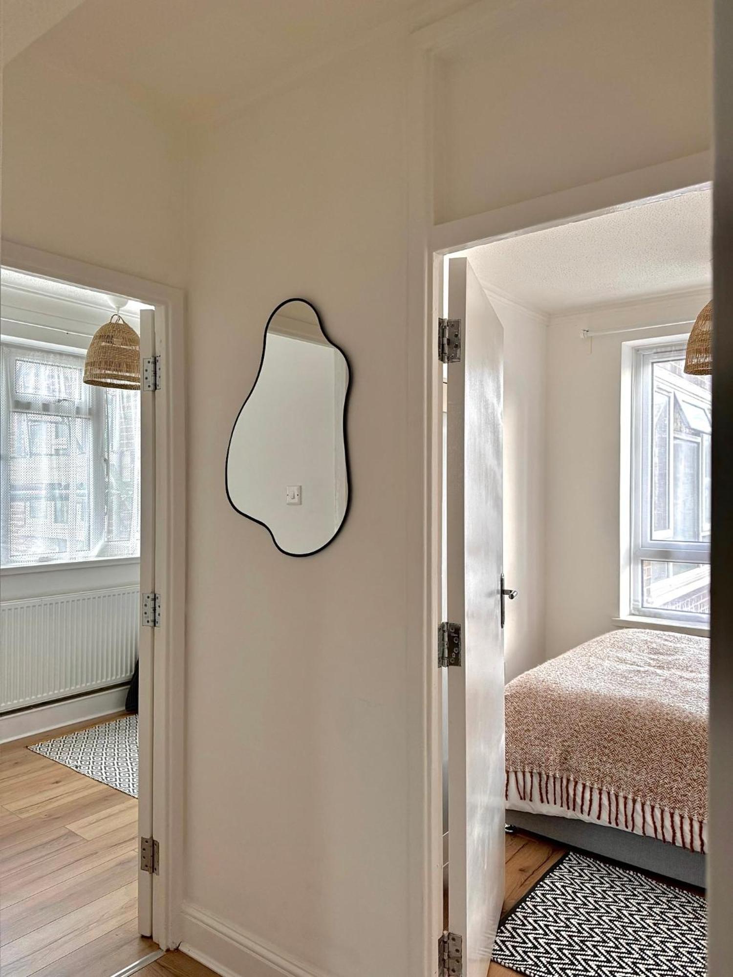 Your Cosy Get-away 5 Minutes From Canning Town Station, Near Excel & O2 Apartment *