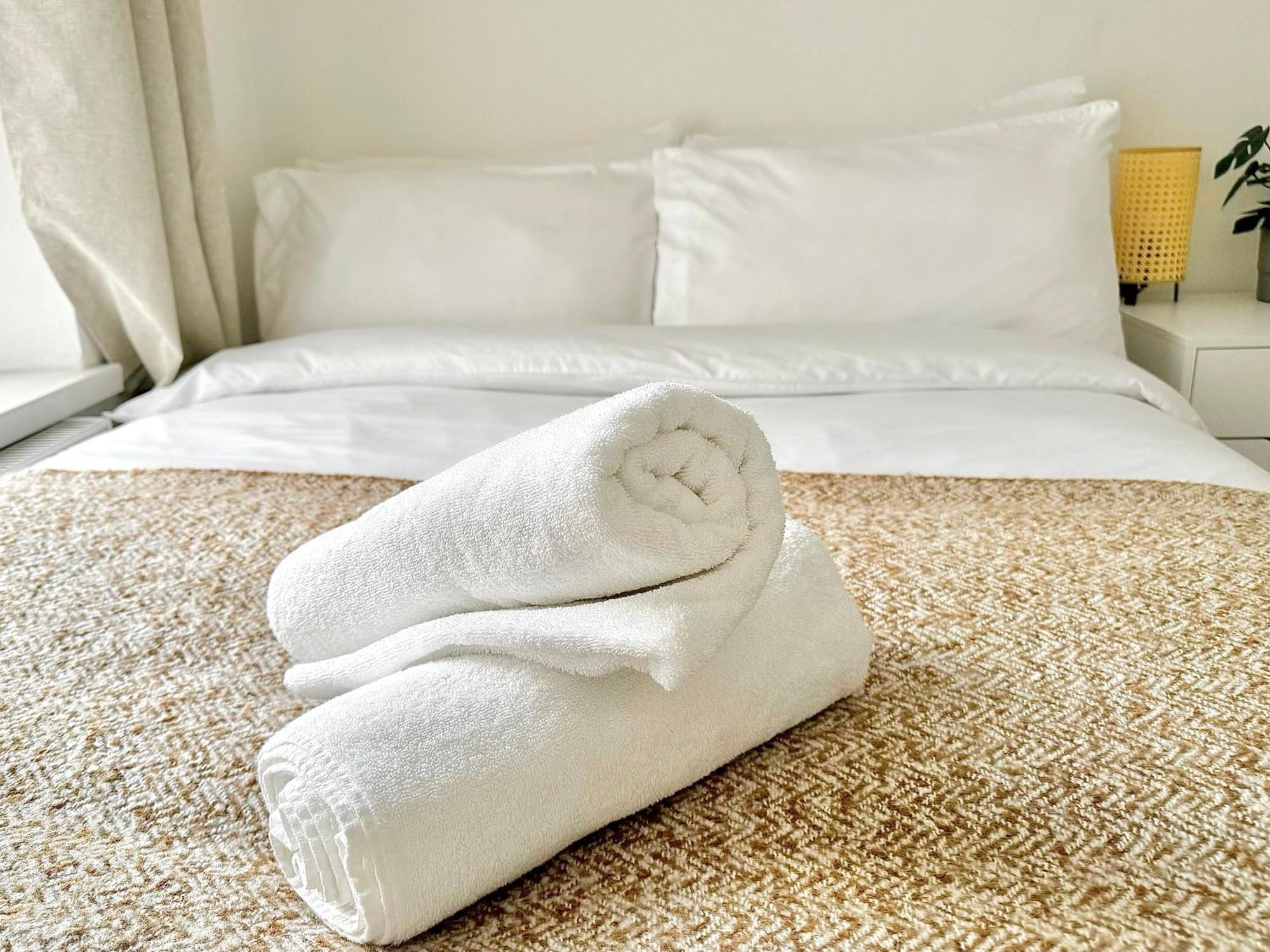 Apartment Your Cosy Get-away 5 Minutes From Canning Town Station, Near Excel & O2 *