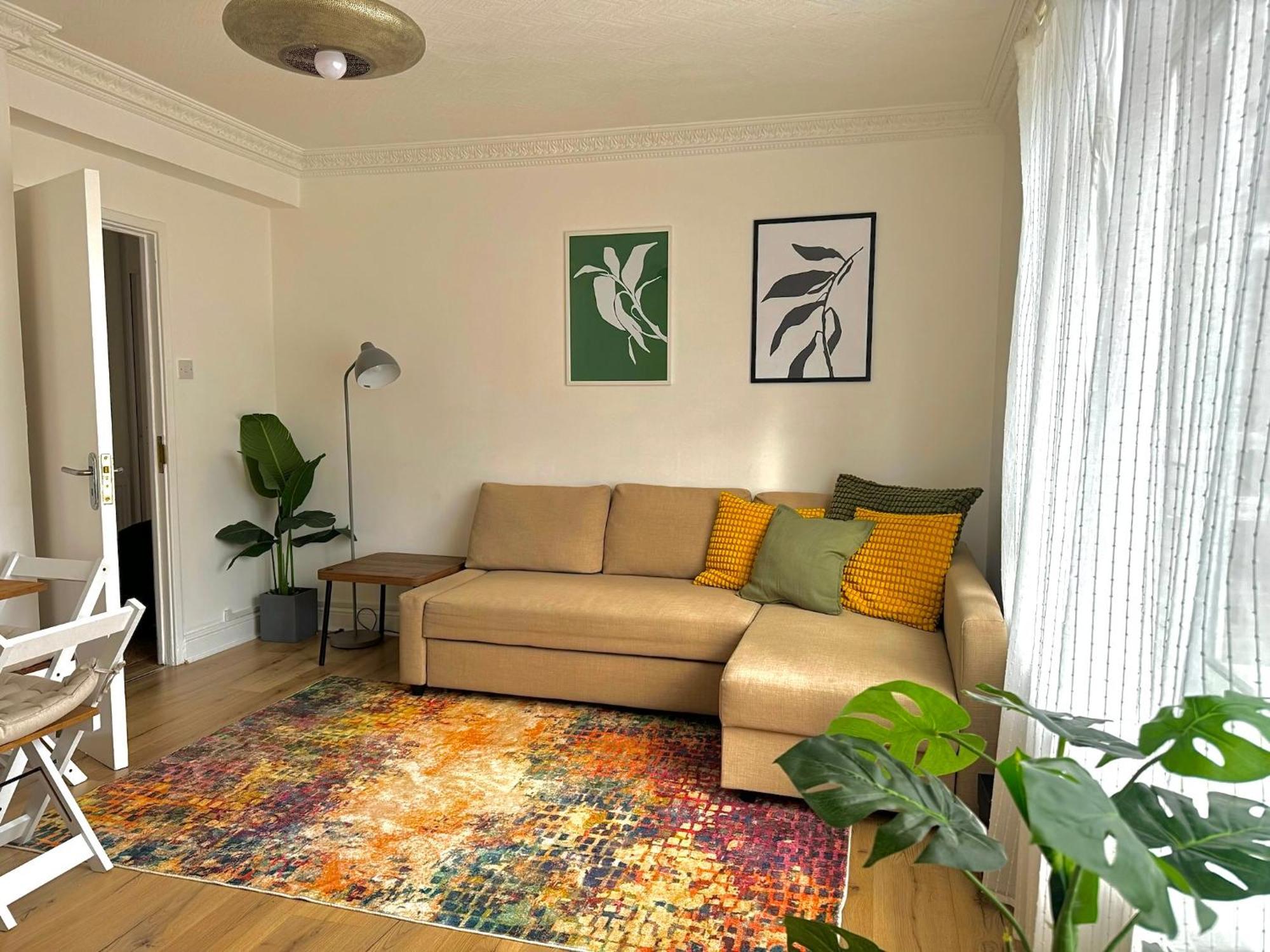 Your Cosy Get-away 5 Minutes From Canning Town Station, Near Excel & O2 Apartment London