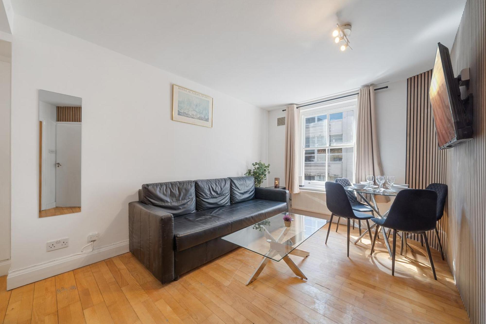 Stylish & Bright In The Heart Of Soho Unbeatable Location Wd8 Apartment London