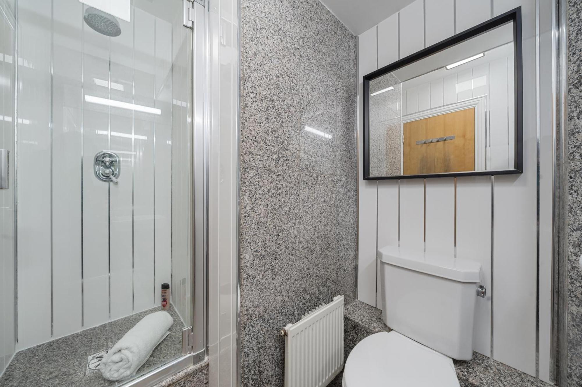 Stylish And Modern In Vibrant Soho Unbeatable Location Wdg Apartment