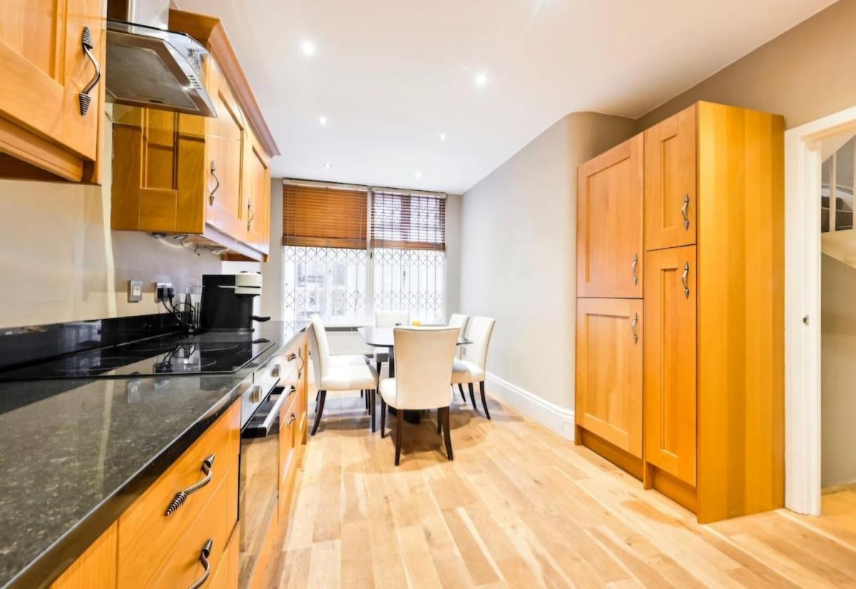 5 Bedrooms House In Chelsea * London