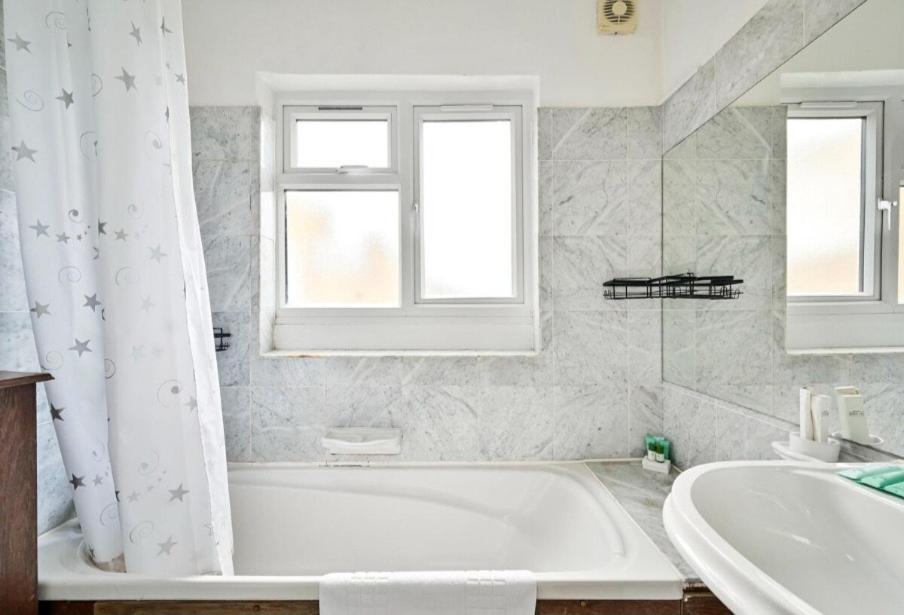 5 Bedrooms House In Chelsea Apartment