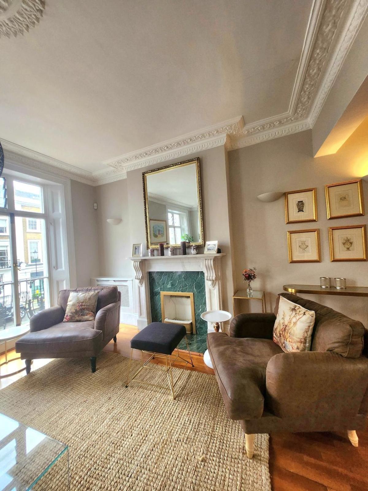 5 Bedrooms House In Chelsea *