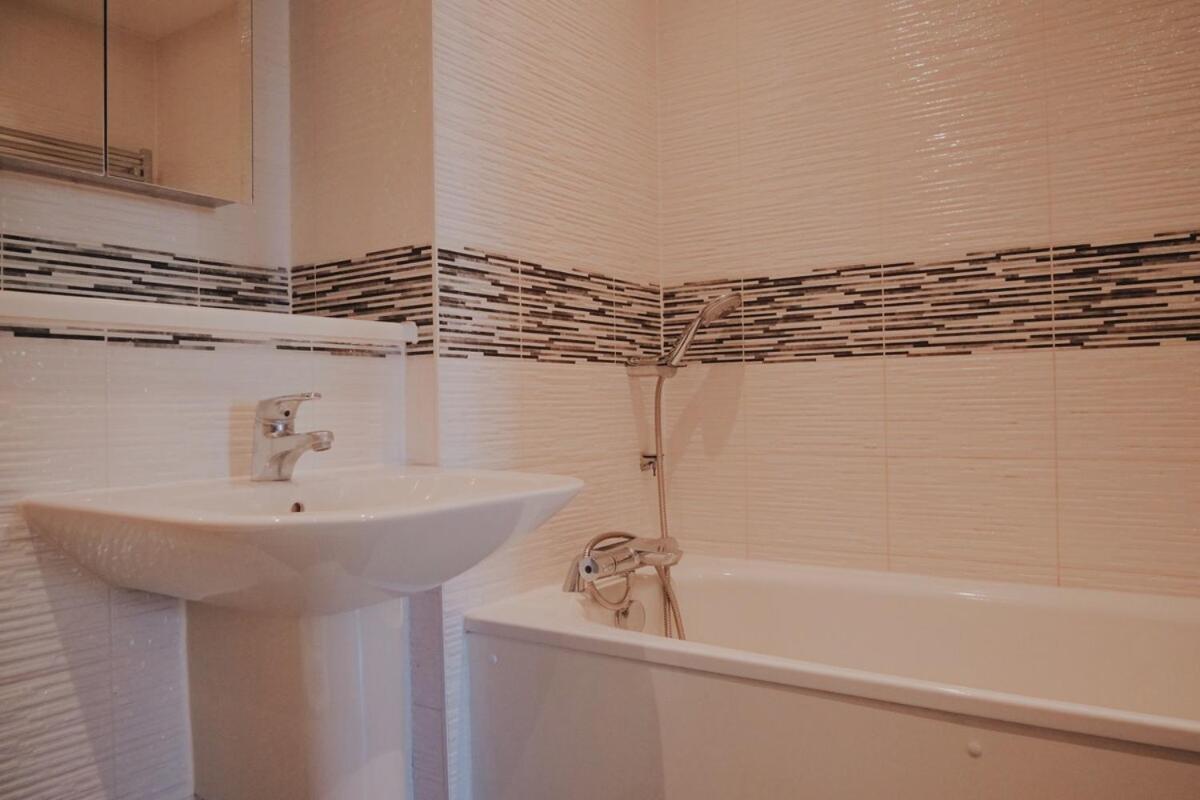 Stunning Two Bedroom Appartement *