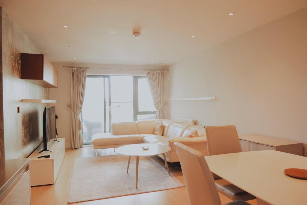 Stunning Two Bedroom Appartement *