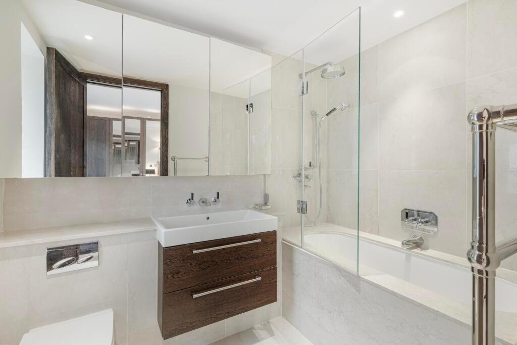 Apartment Spacious And Private By Royal Palace London