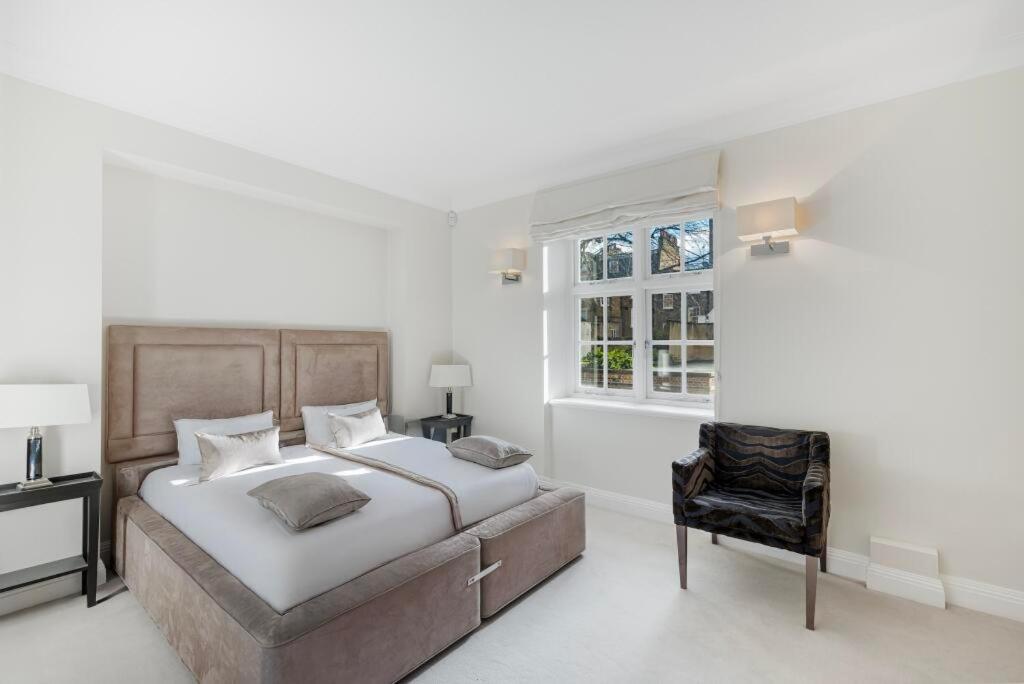 Spacious And Private By Royal Palace London