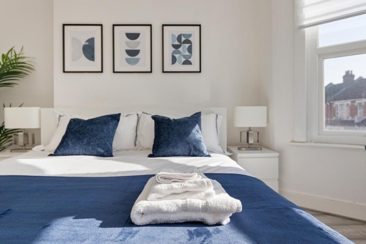 Modern 4 Bedroom House In Woodgreen Apartment *