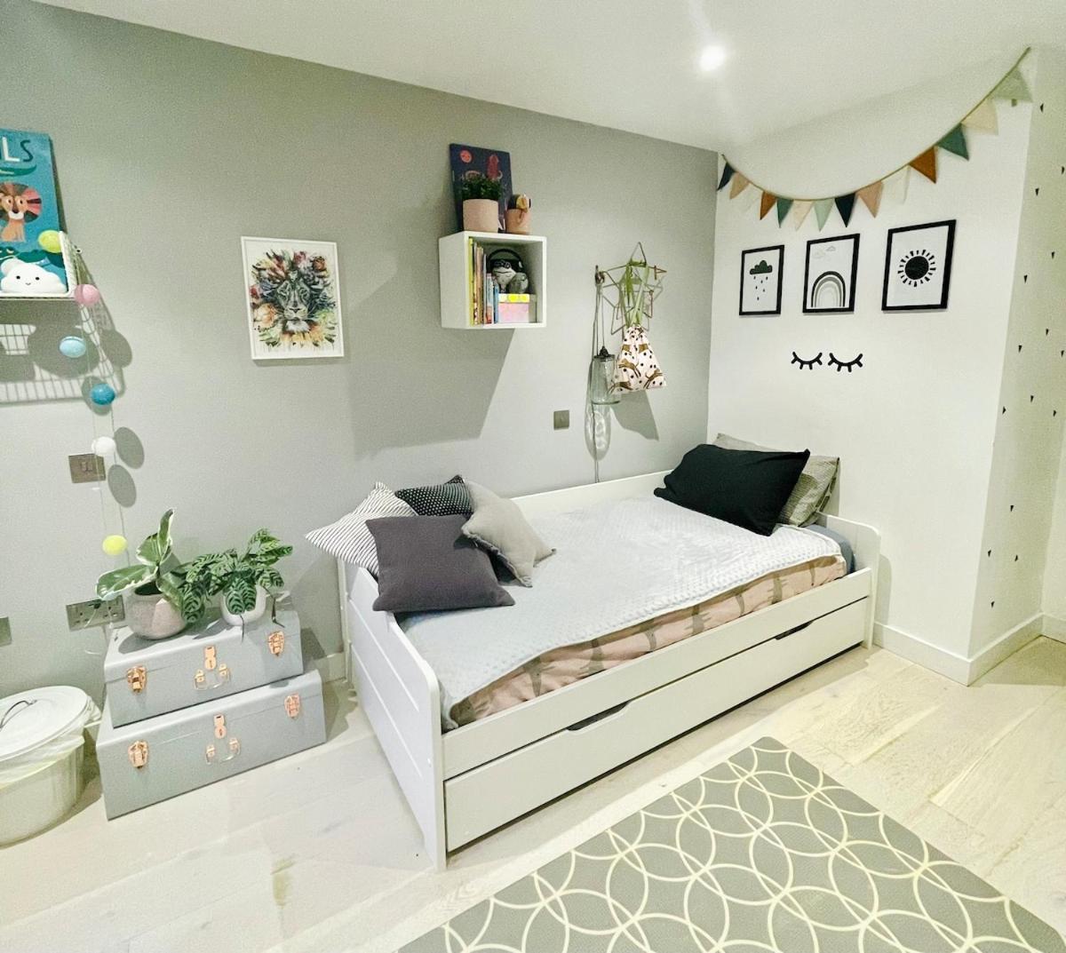 Stylish & Modern 2-bed With Private Terrace * London