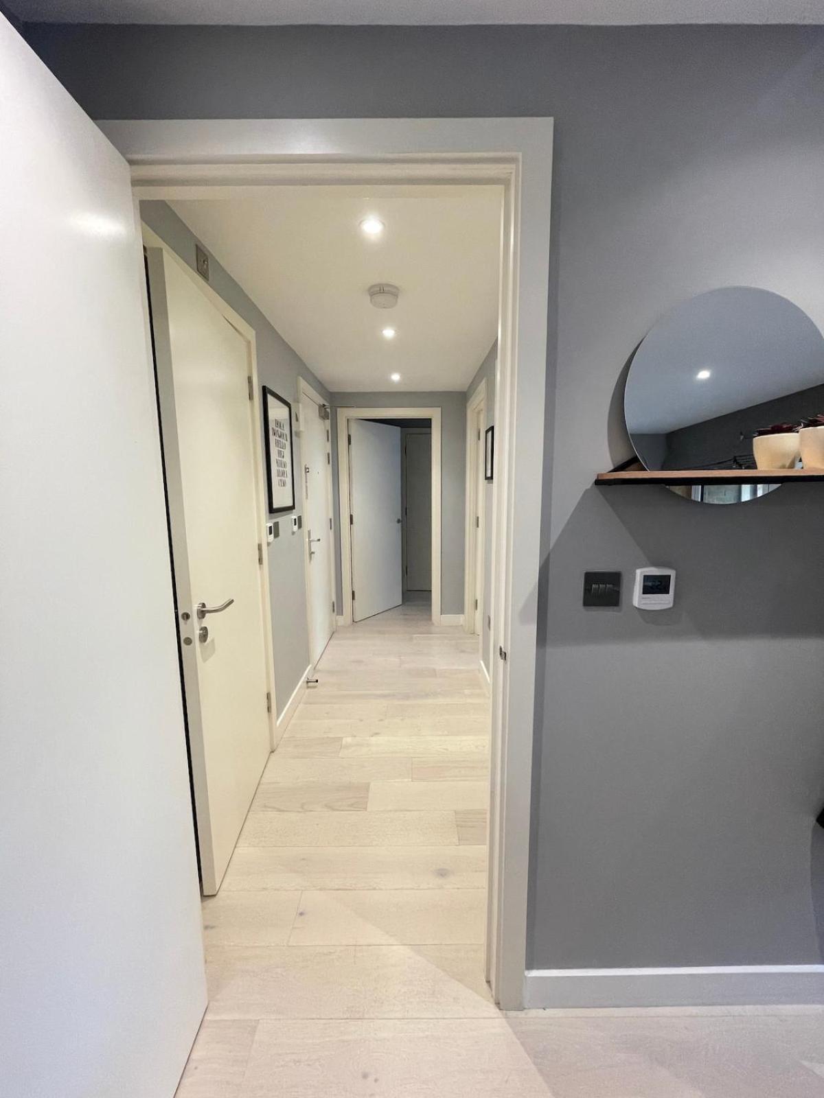 Stylish & Modern 2-bed With Private Terrace Apartment
