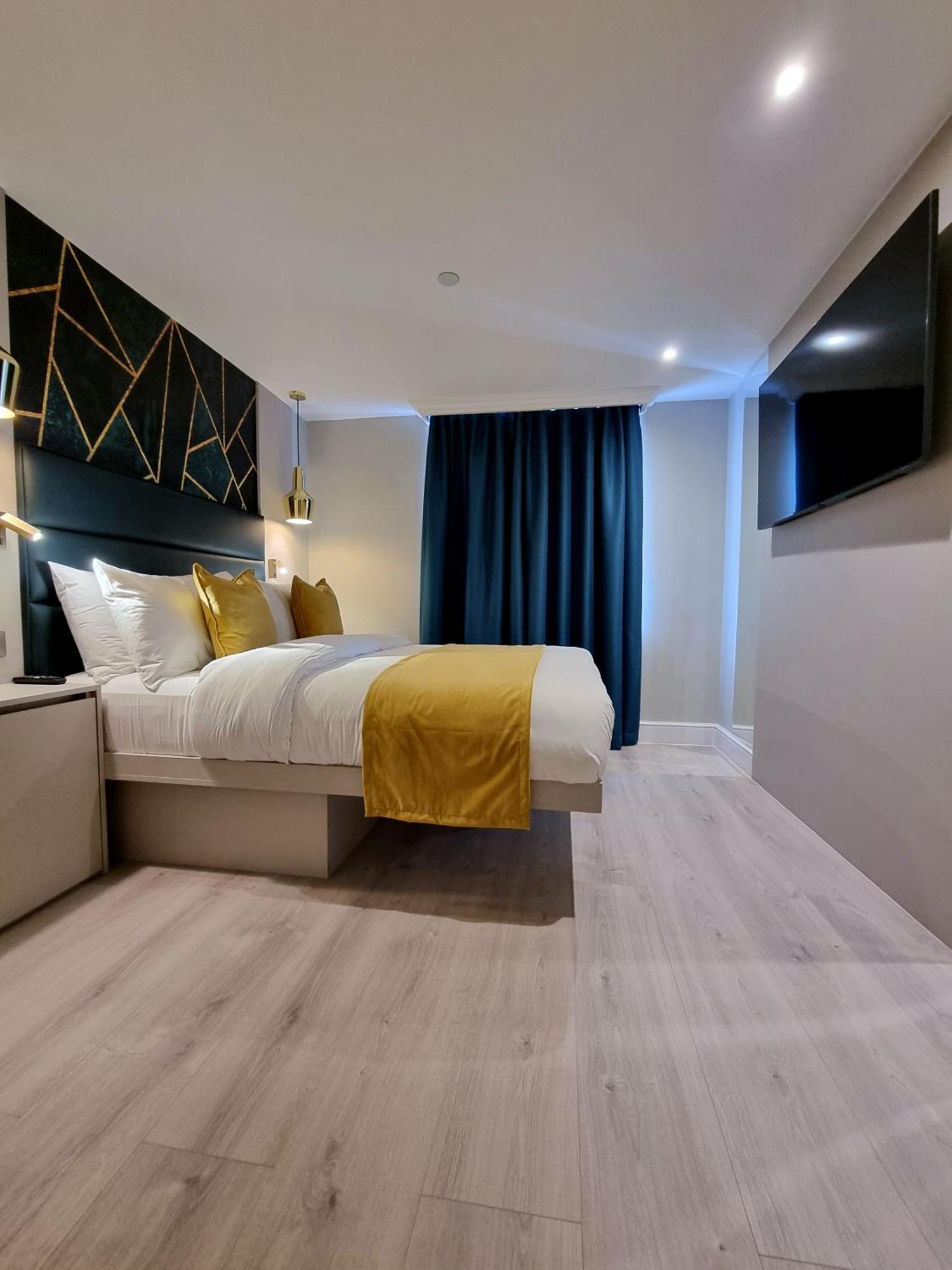West Brompton 4* London