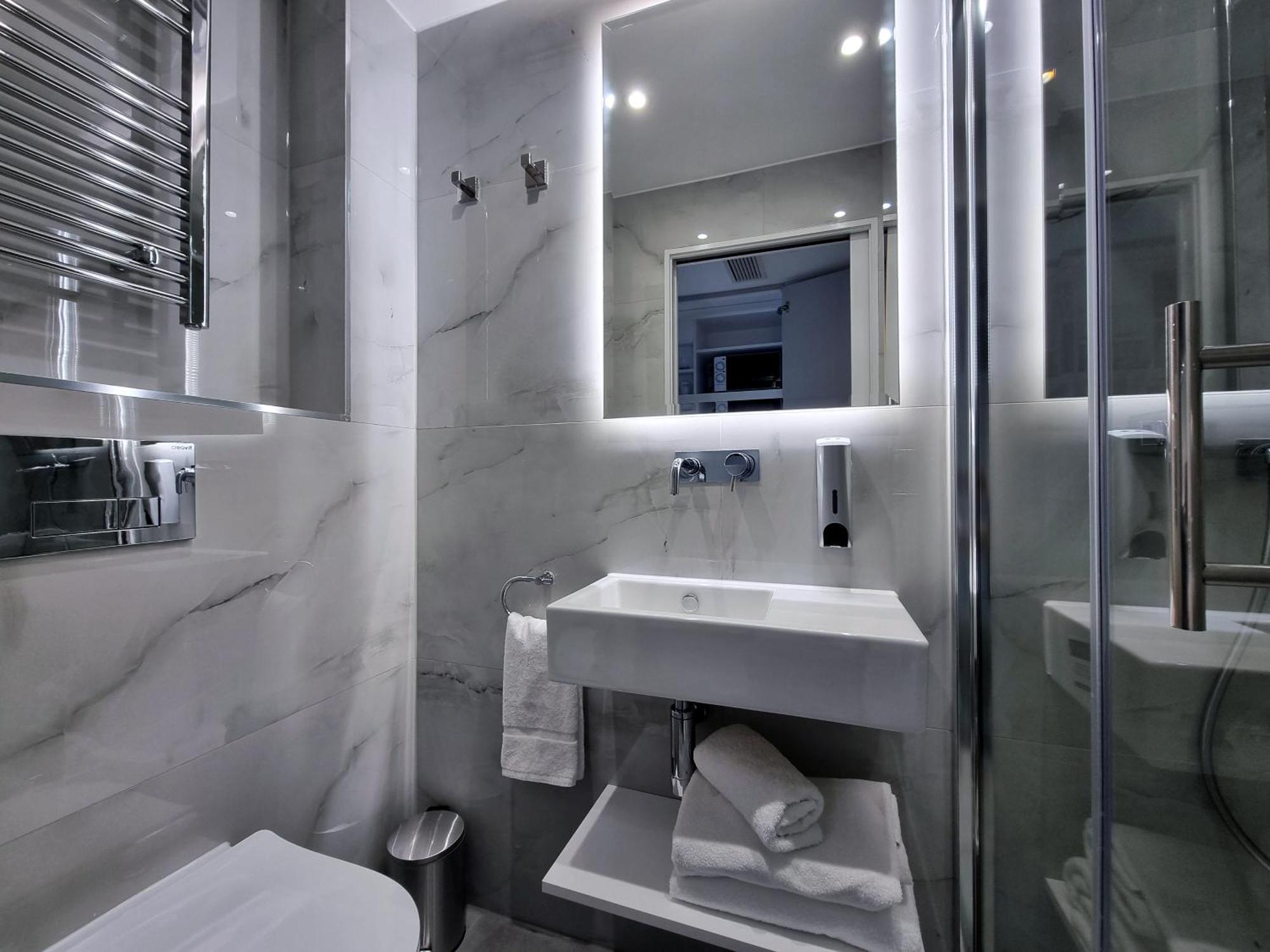 West Brompton Aparthotel 4*