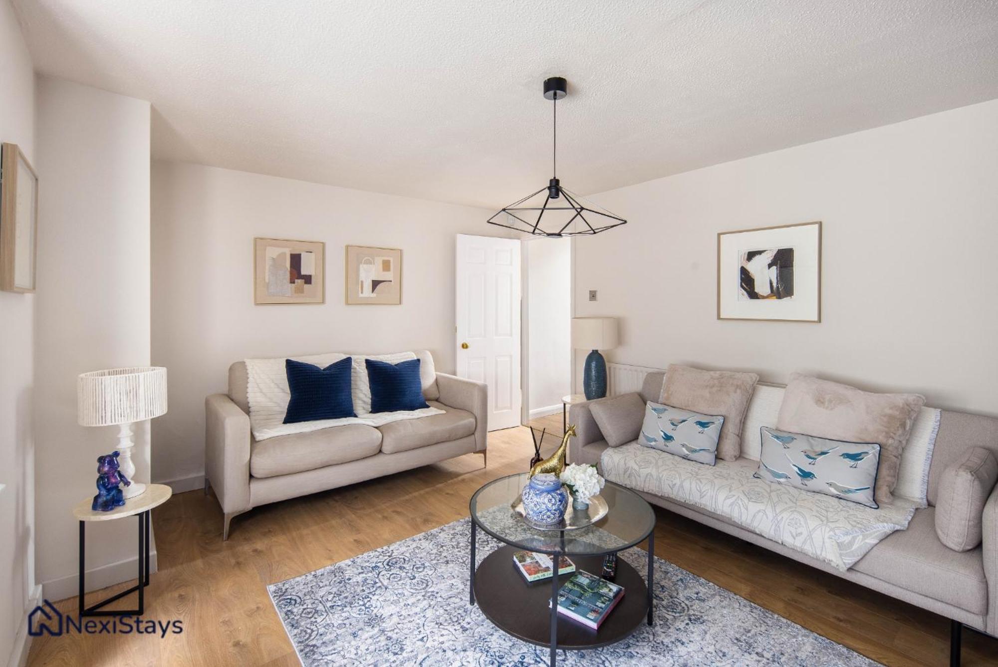 10 Mins Walk To The Oval, The Kennington Retreat Apartment *