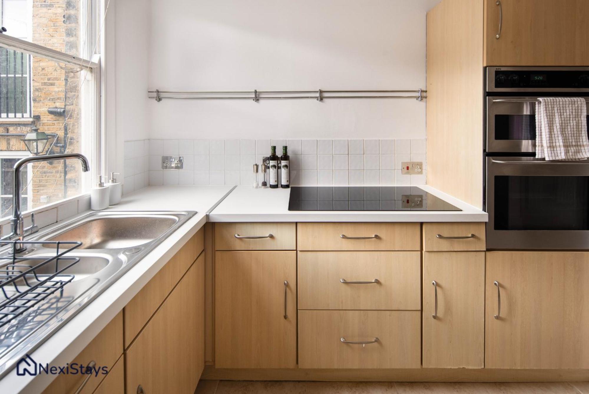 10 Mins Walk To The Oval, The Kennington Retreat Apartment
