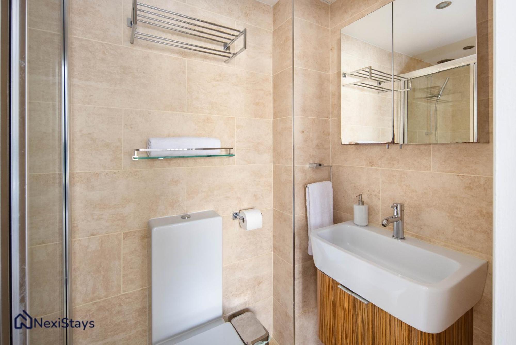 Apartment 10 Mins Walk To The Oval, The Kennington Retreat London